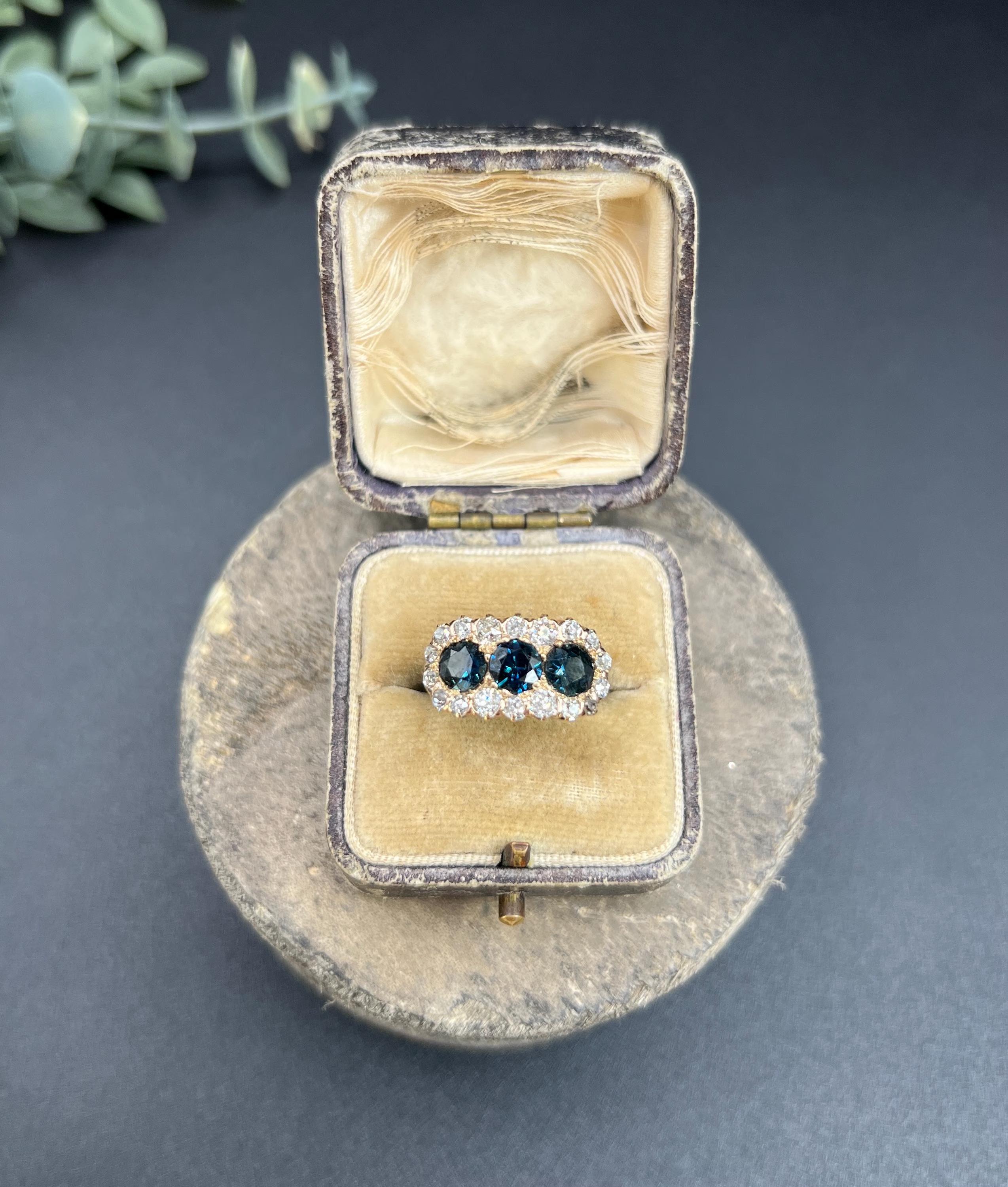 Taille vieille Europe Bague ancienne en or rose 18 ct, saphir et diamant de l'époque édouardienne à triple anneau en vente