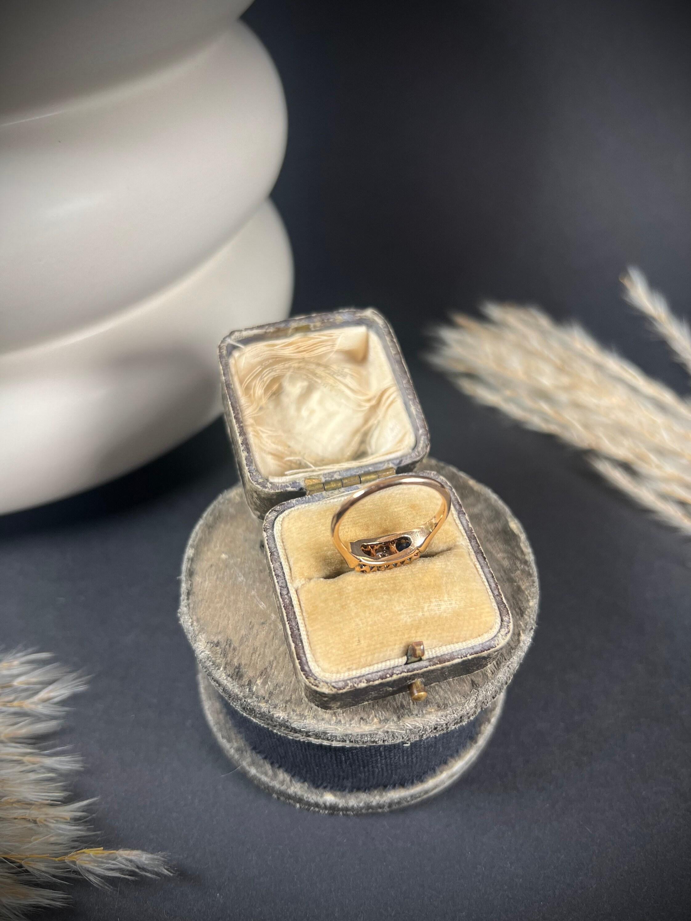 Antique 18ct Rose Gold Victorian Sapphire & Diamond Three Stone Ring In Good Condition For Sale In Brighton, GB