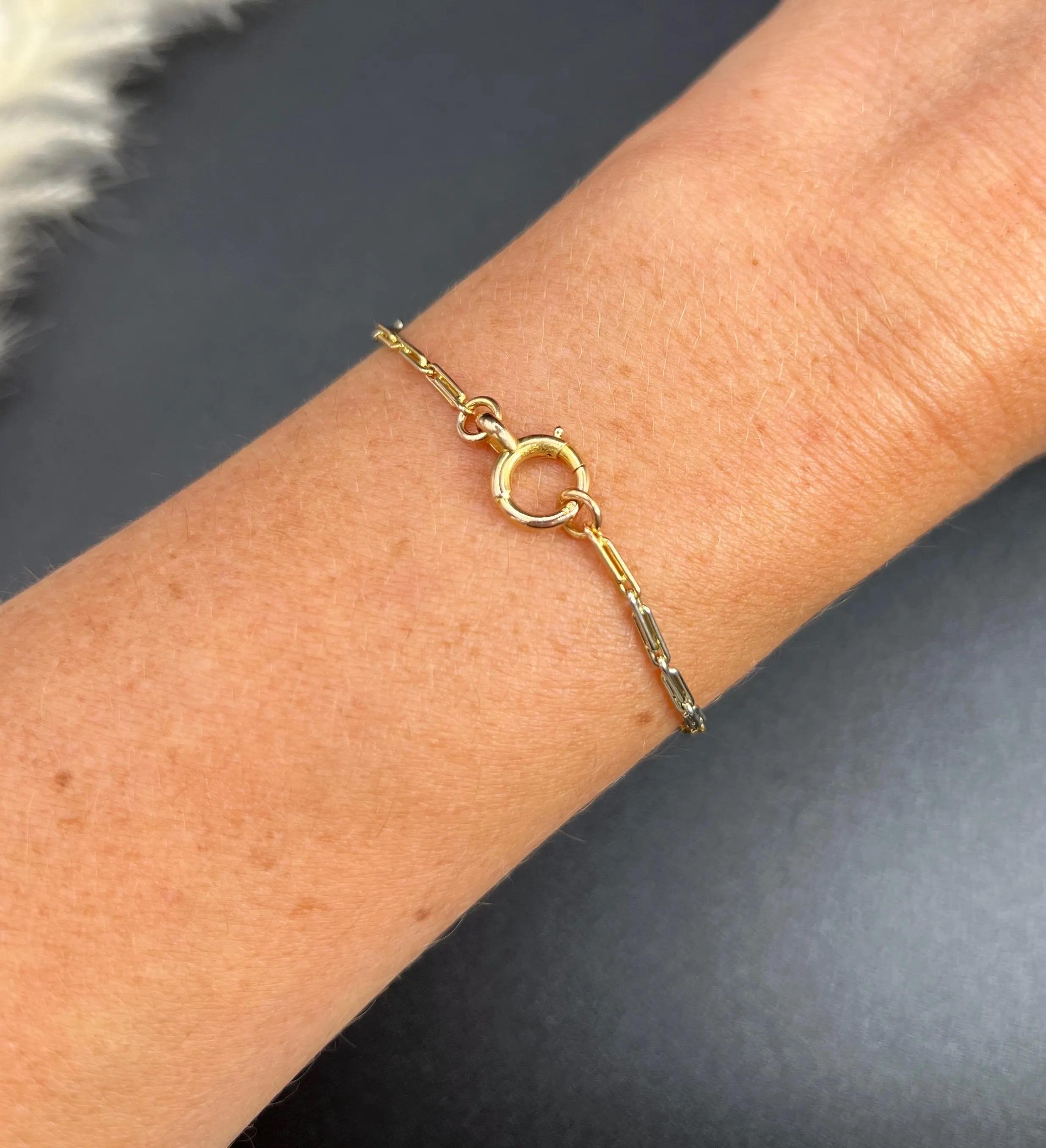 Antique Two Colour Bracelet 

18ct Yellow & White Gold

Elevate your jewellery collection with this stunning Edwardian era bracelet, meticulously crafted from 18ct yellow and white gold. This exquisite piece features a sophisticated paperclip link