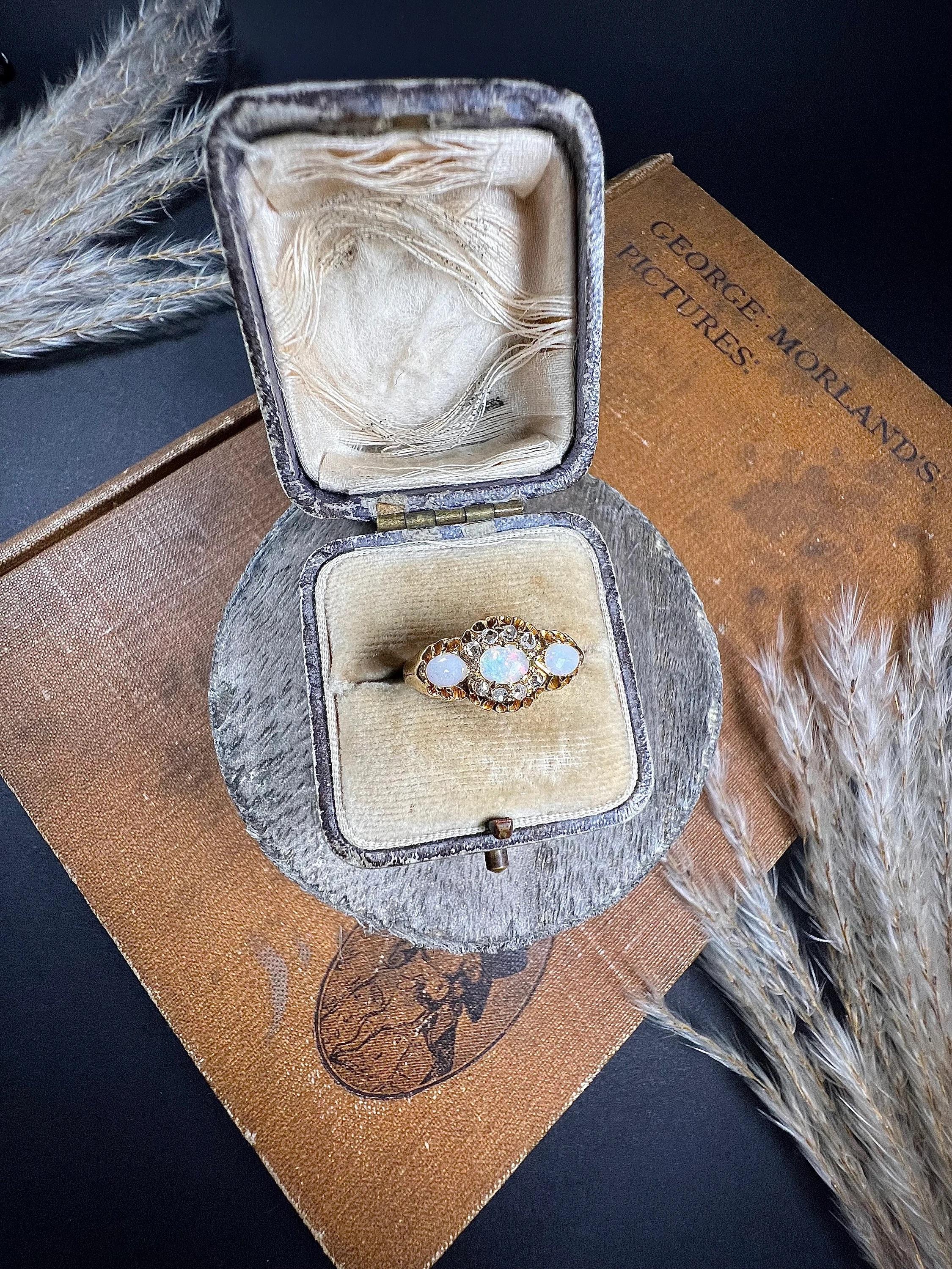 Ancienne bague victorienne en opale et diamant de 18ct en vente 5