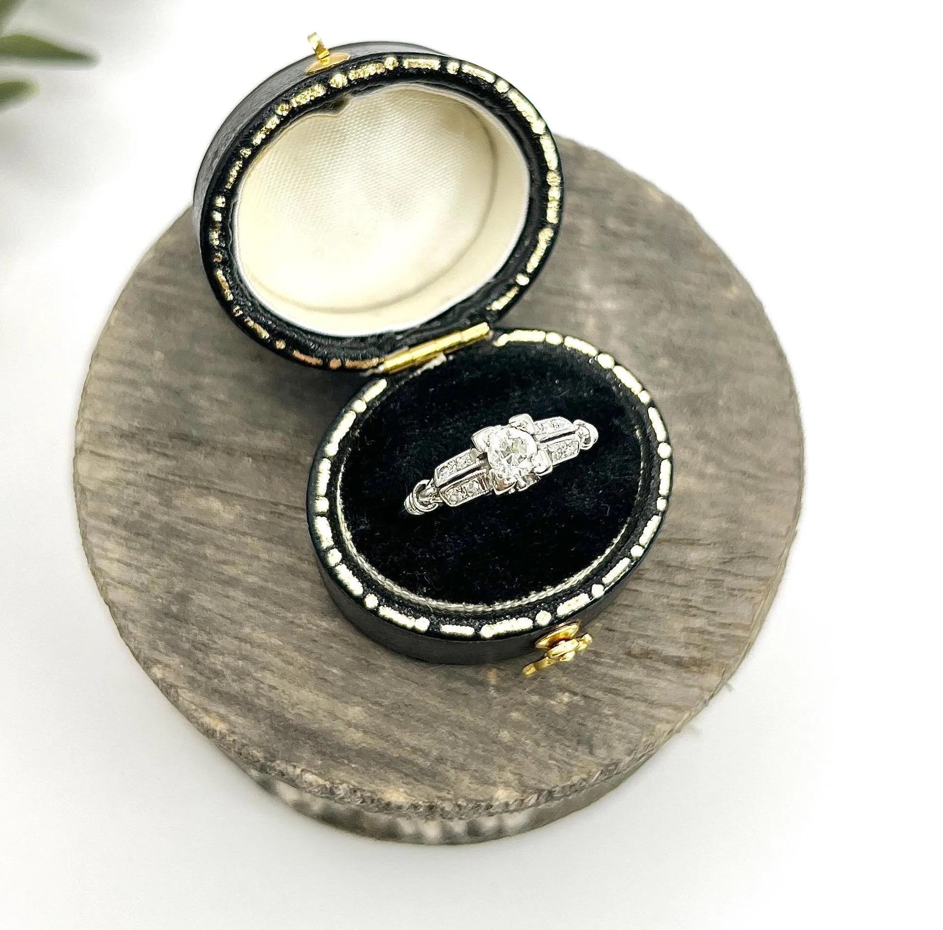 Antique 18ct White Gold, 0.20ct Diamond Ring with Diamond Shoulders For Sale 5