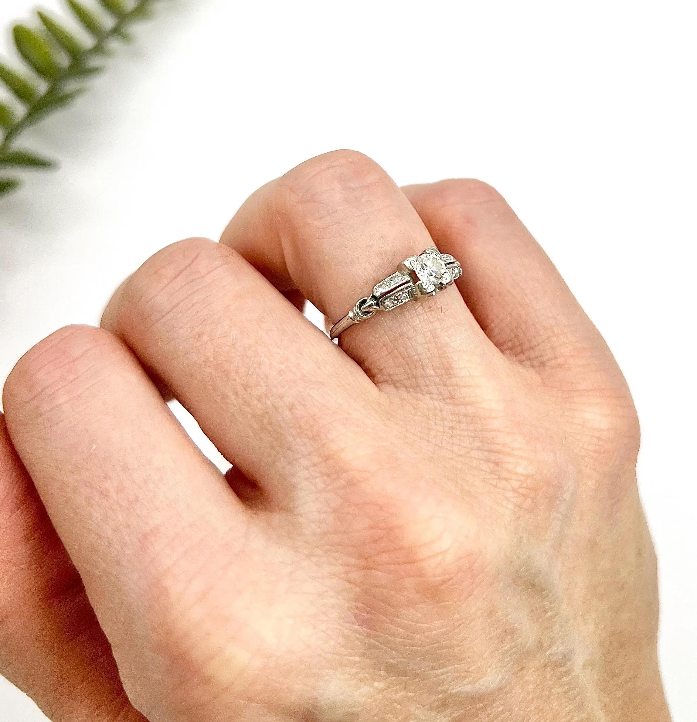Women's or Men's Antique 18ct White Gold, 0.20ct Diamond Ring with Diamond Shoulders For Sale