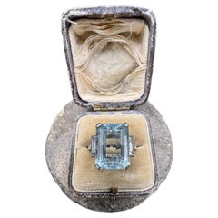 Antique 18ct White Gold, 1920s 10 Carat Aquamarine & Baguette Diamond Ring