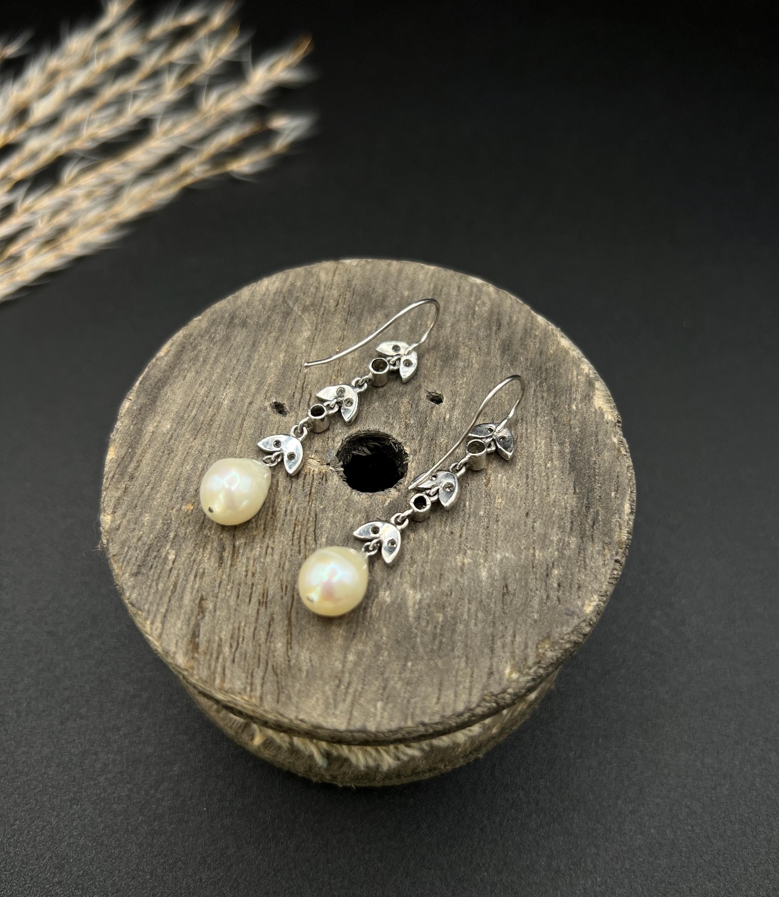 Pendientes Antiguos de Oro Blanco de 18 ct, Diamantes y Perlas de los años 20 en venta 7