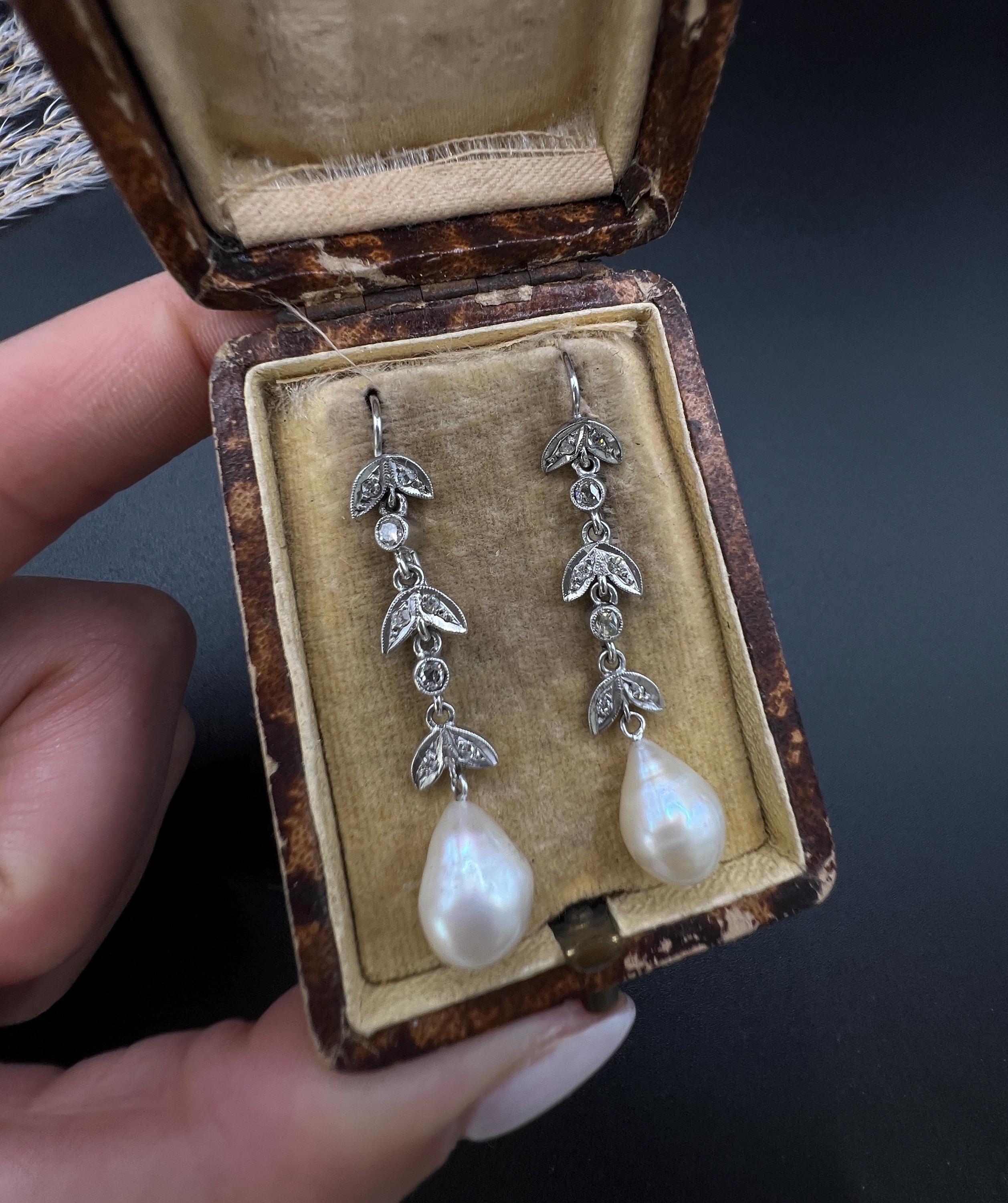 Pendientes Antiguos de Oro Blanco de 18 ct, Diamantes y Perlas de los años 20 en venta 2