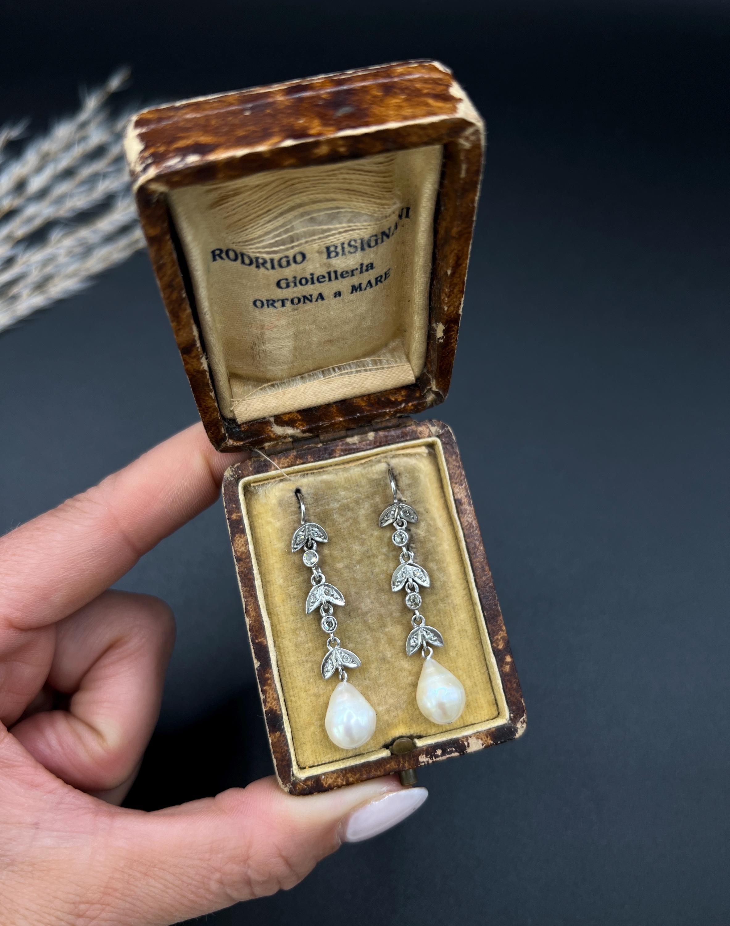 Pendientes Antiguos de Oro Blanco de 18 ct, Diamantes y Perlas de los años 20 en venta 4