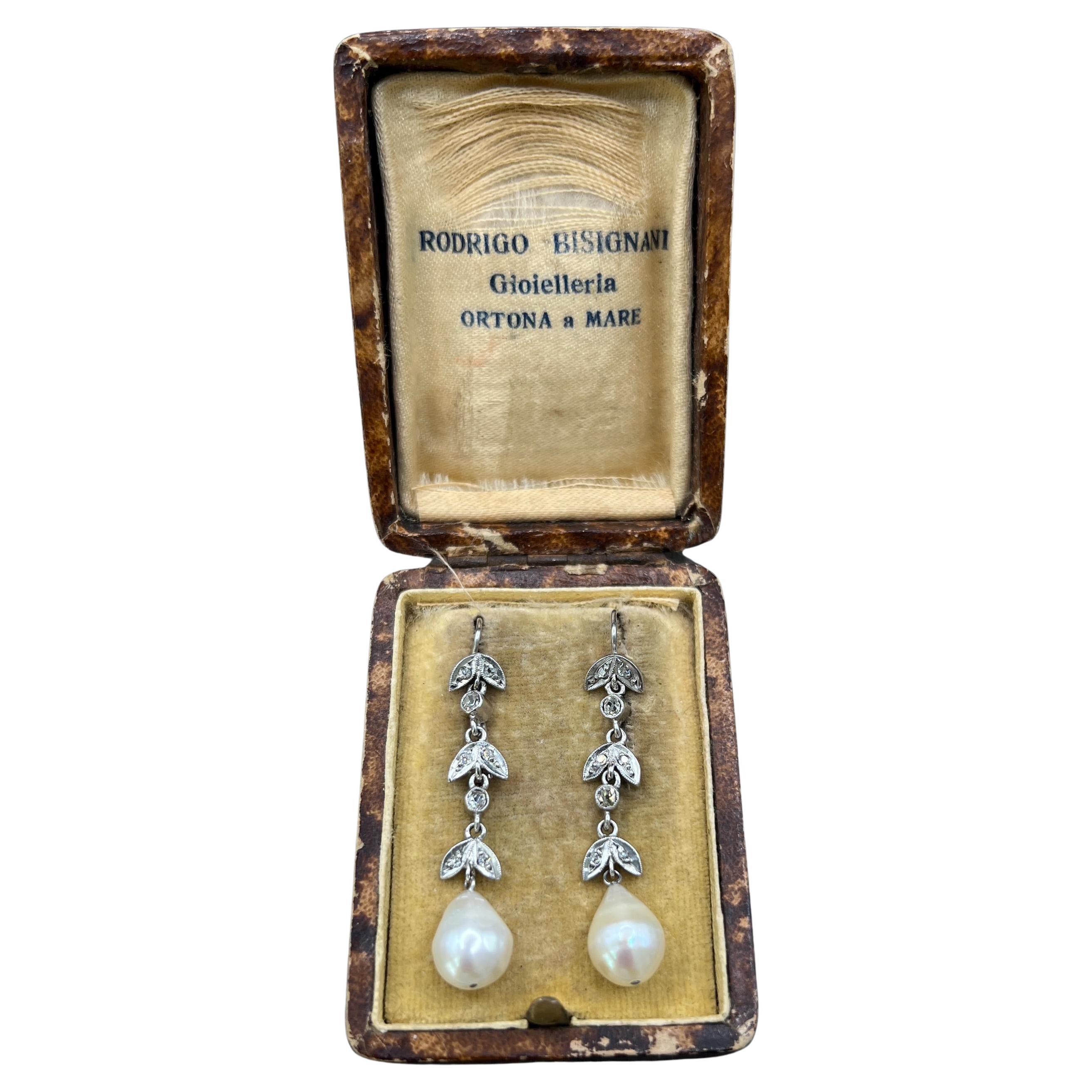 Pendientes Antiguos de Oro Blanco de 18 ct, Diamantes y Perlas de los años 20 en venta