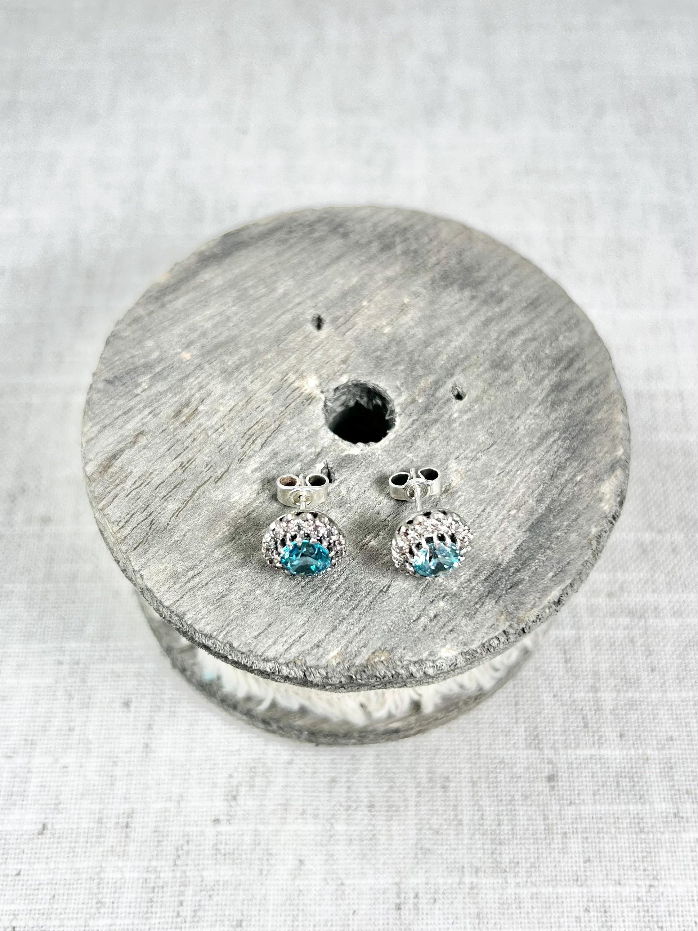 Antique 18ct White Gold, 1920s Faceted Zircon & Diamond Cluster Stud Earrings For Sale 3