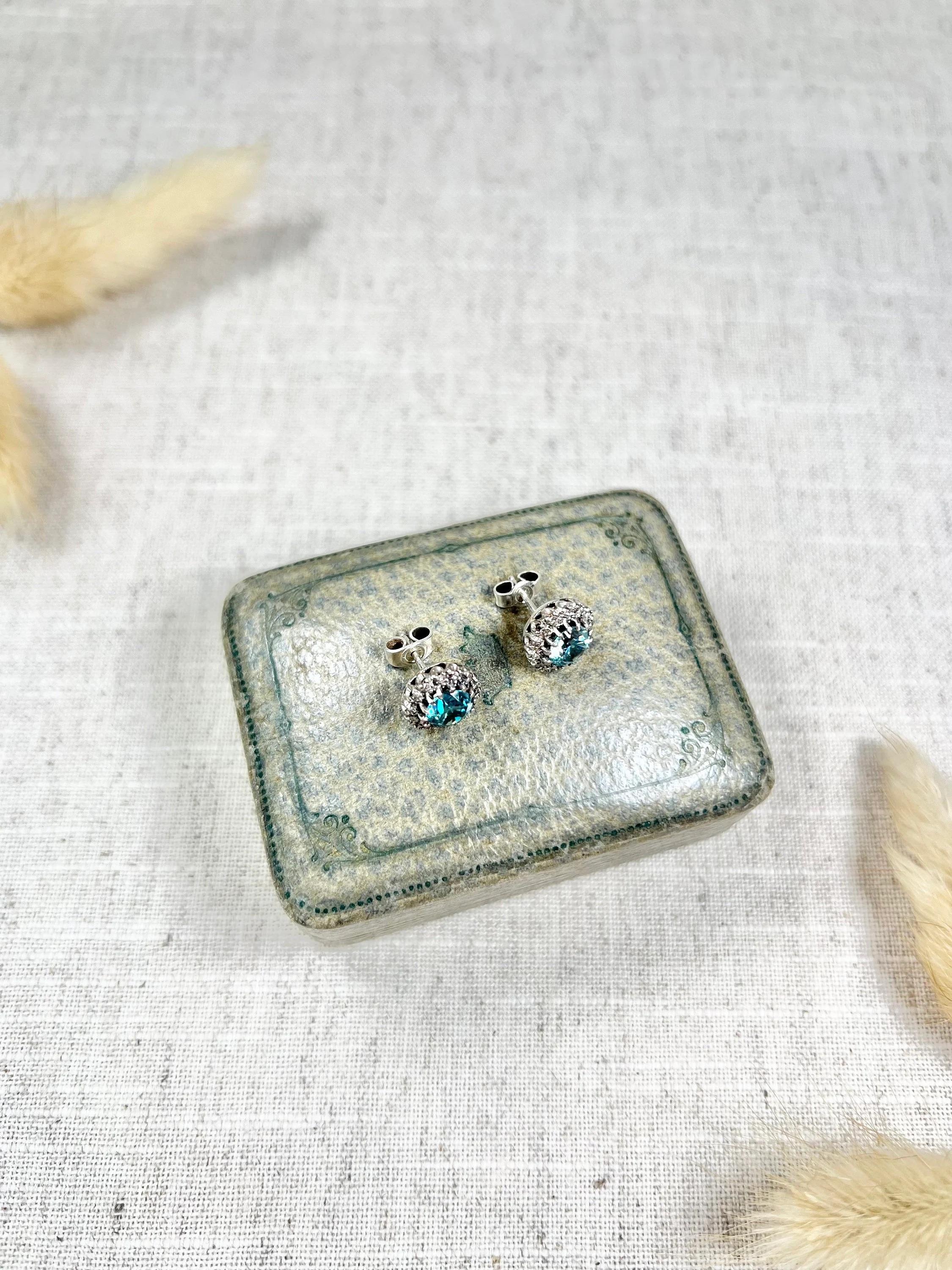 Antique 18ct White Gold, 1920s Faceted Zircon & Diamond Cluster Stud Earrings For Sale 4
