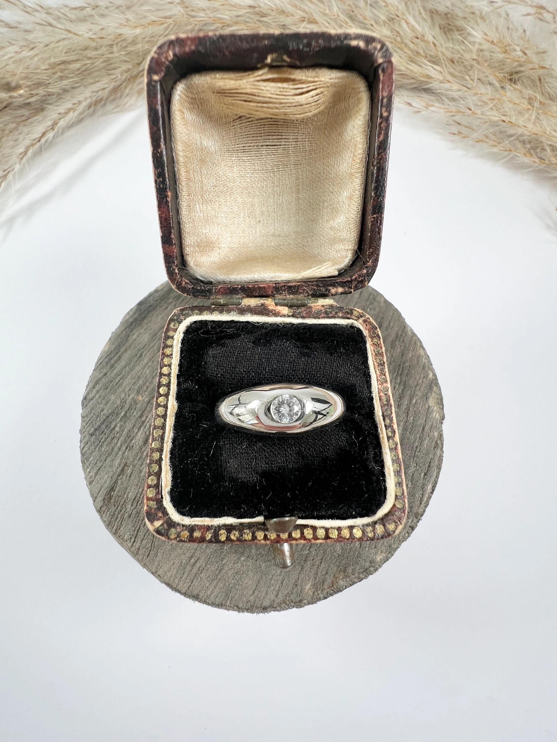 Women's or Men's Antique 18ct White Gold, 1920s French Stamped, Dome Shaped Diamond Band Ring For Sale