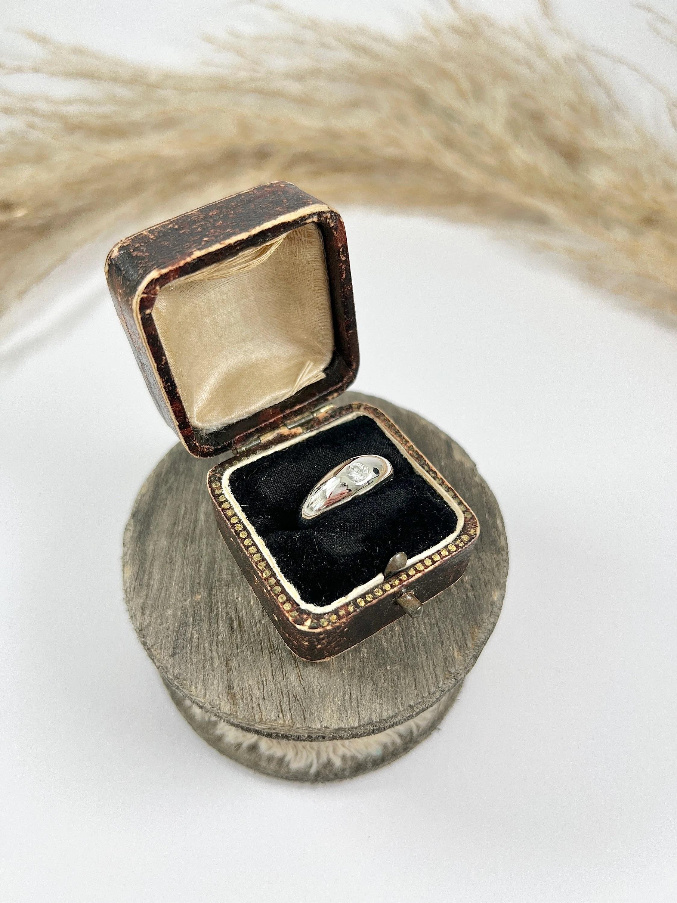 Antique 18ct White Gold, 1920s French Stamped, Dome Shaped Diamond Band Ring For Sale 1