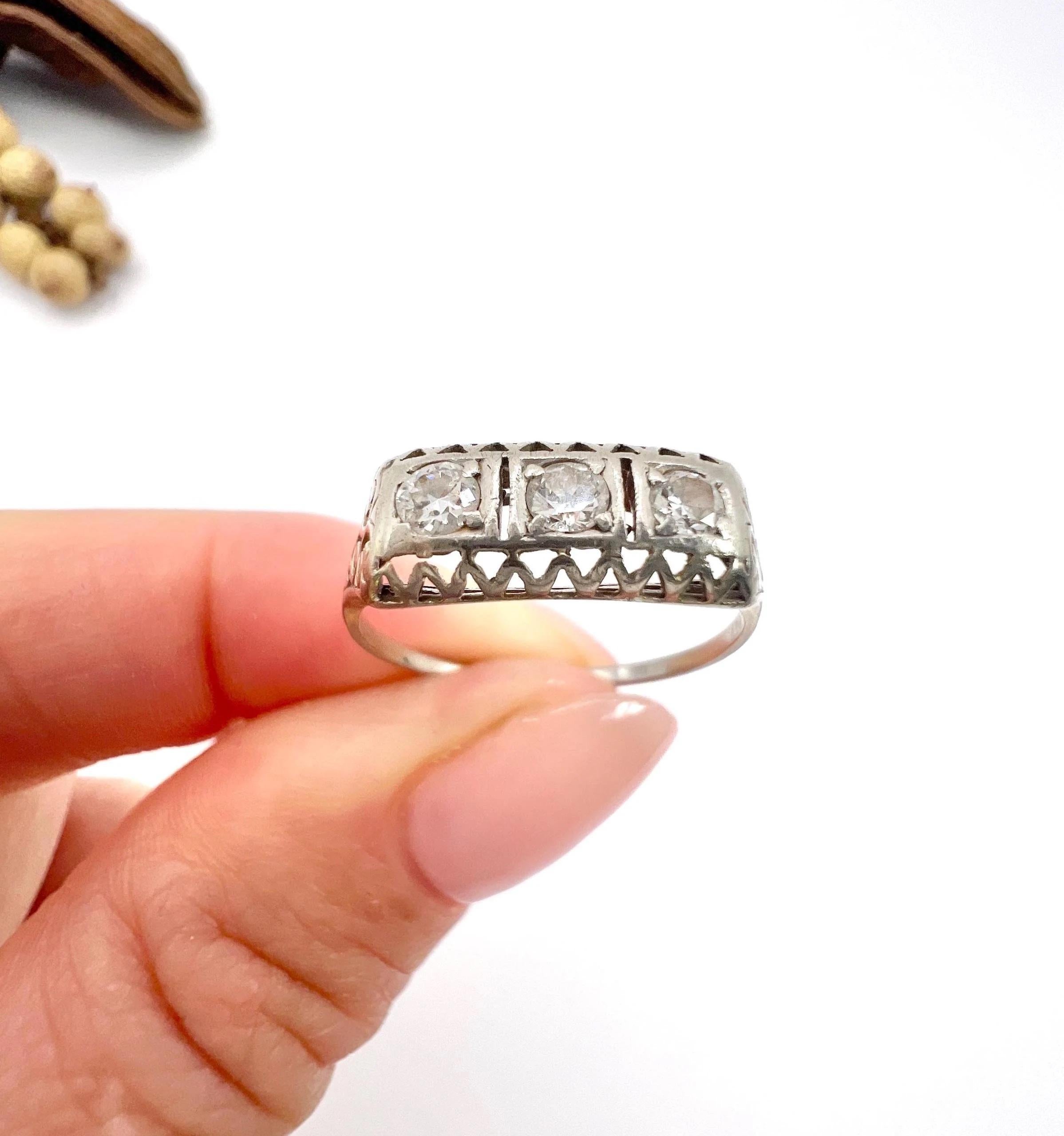 Women's or Men's Antique 18ct White Gold, 1920’s Rectangular Diamond Three Stone Trilogy Ring