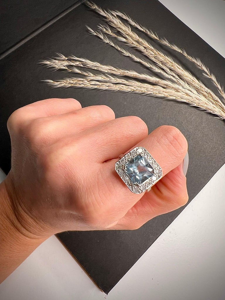 Anello antico in oro bianco 18ct 1920 con acquamarina e diamanti taglio  quadrato in vendita su 1stDibs Italia | anello acquamarina quadrato, anello  acquamarina antico, image size:768x1024