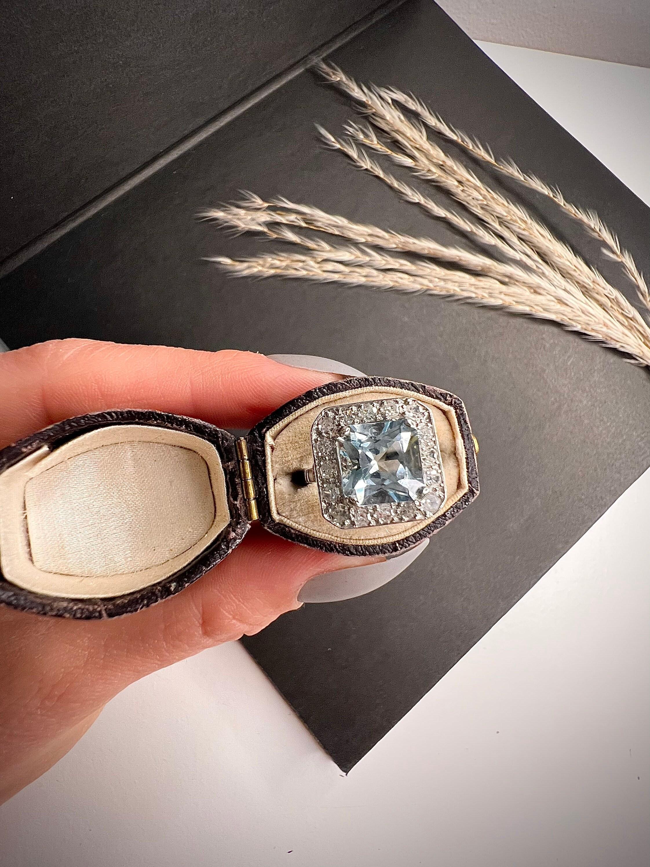 Antique Square Cut Aquamarine Ring

18ct White Gold 

Circa 1920’s 

Fabulous Square Cut Aquamarine Set with a Beautiful Halo of 8 Cut Diamonds 

Face of The Ring Measures Approx 14.2mm x 14.2mm 

Aquamarine Measures Approx 8.5mm x 8.5mm

Diamond