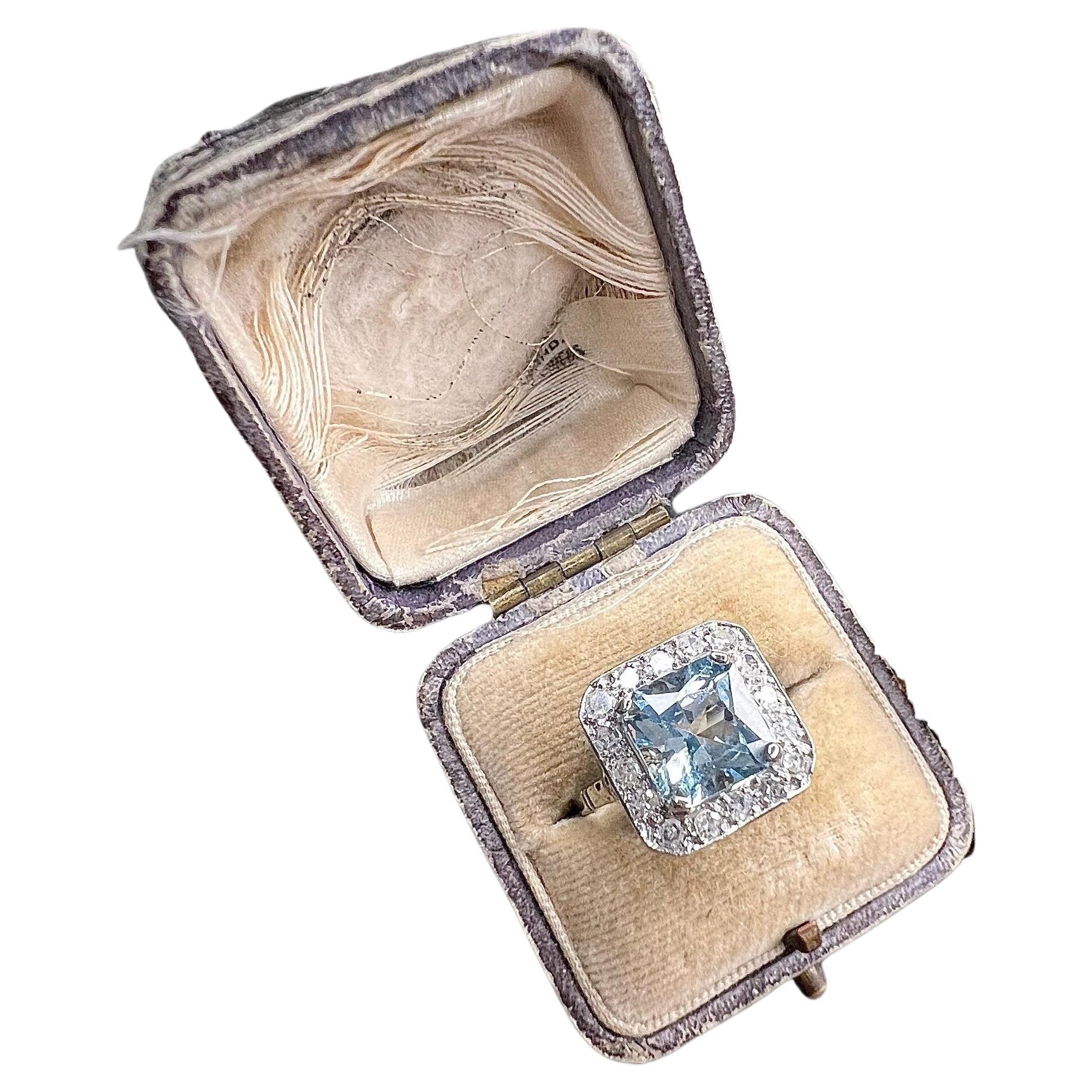 Antique 18ct White Gold 1920’s Square Cut Aquamarine & Diamond Ring For Sale