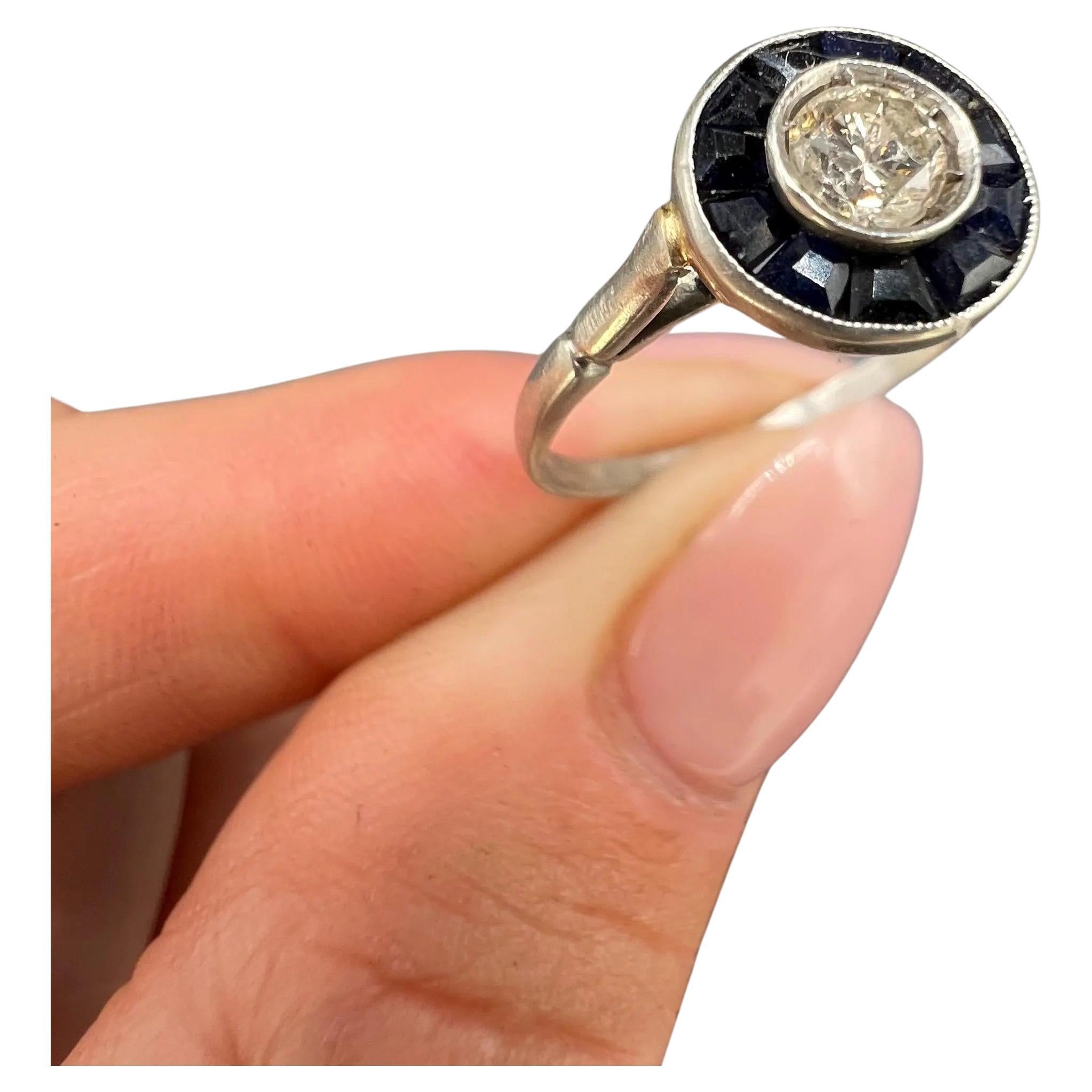 Antiguo Anillo Art Déco Original de Oro Blanco y Platino de 18 ct con Zafiro y Diamantes en venta