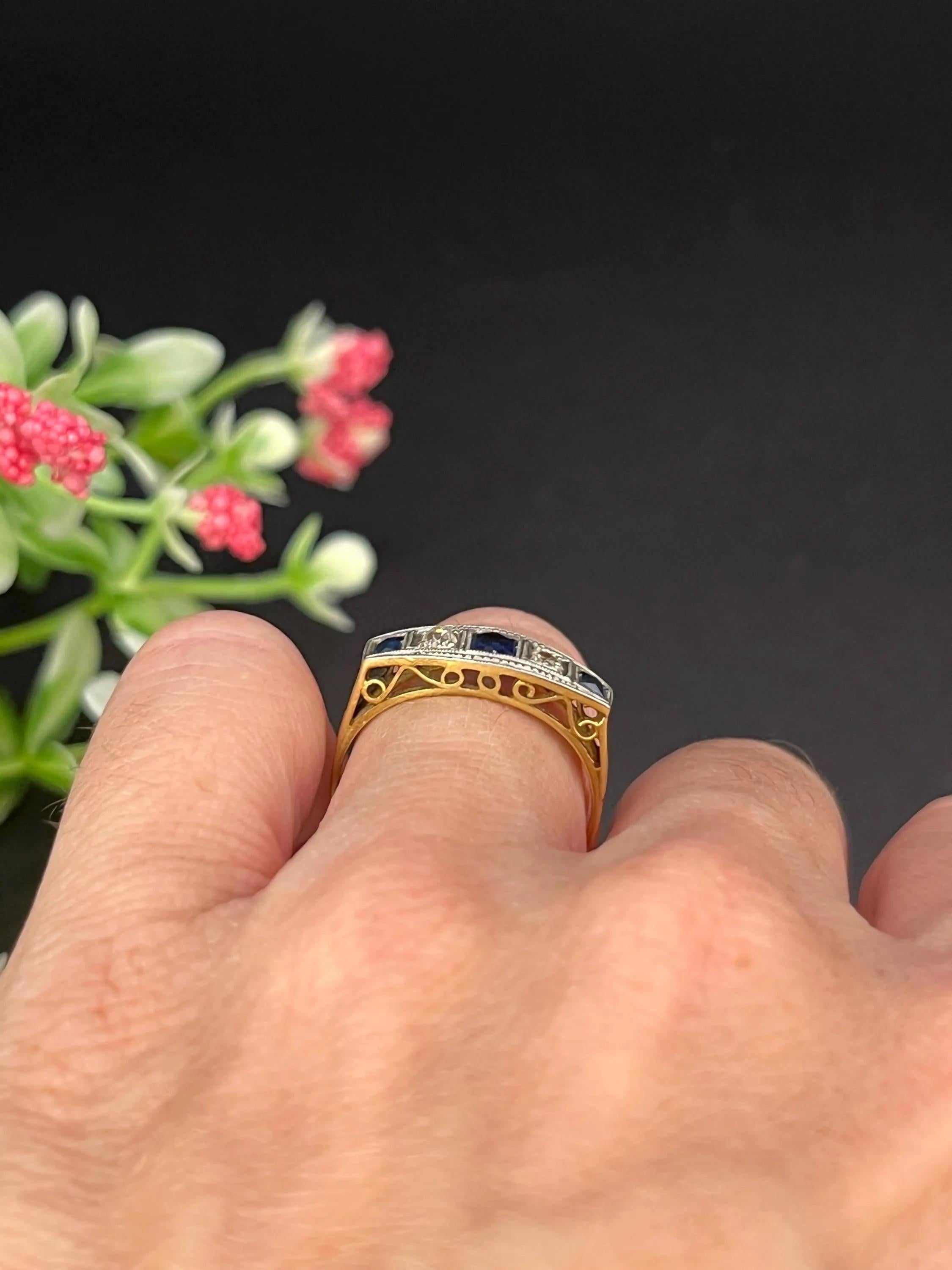 Anillo antiguo de oro blanco y platino de 18 ct, zafiro y diamantes con cinco piedras Corte mixto en venta