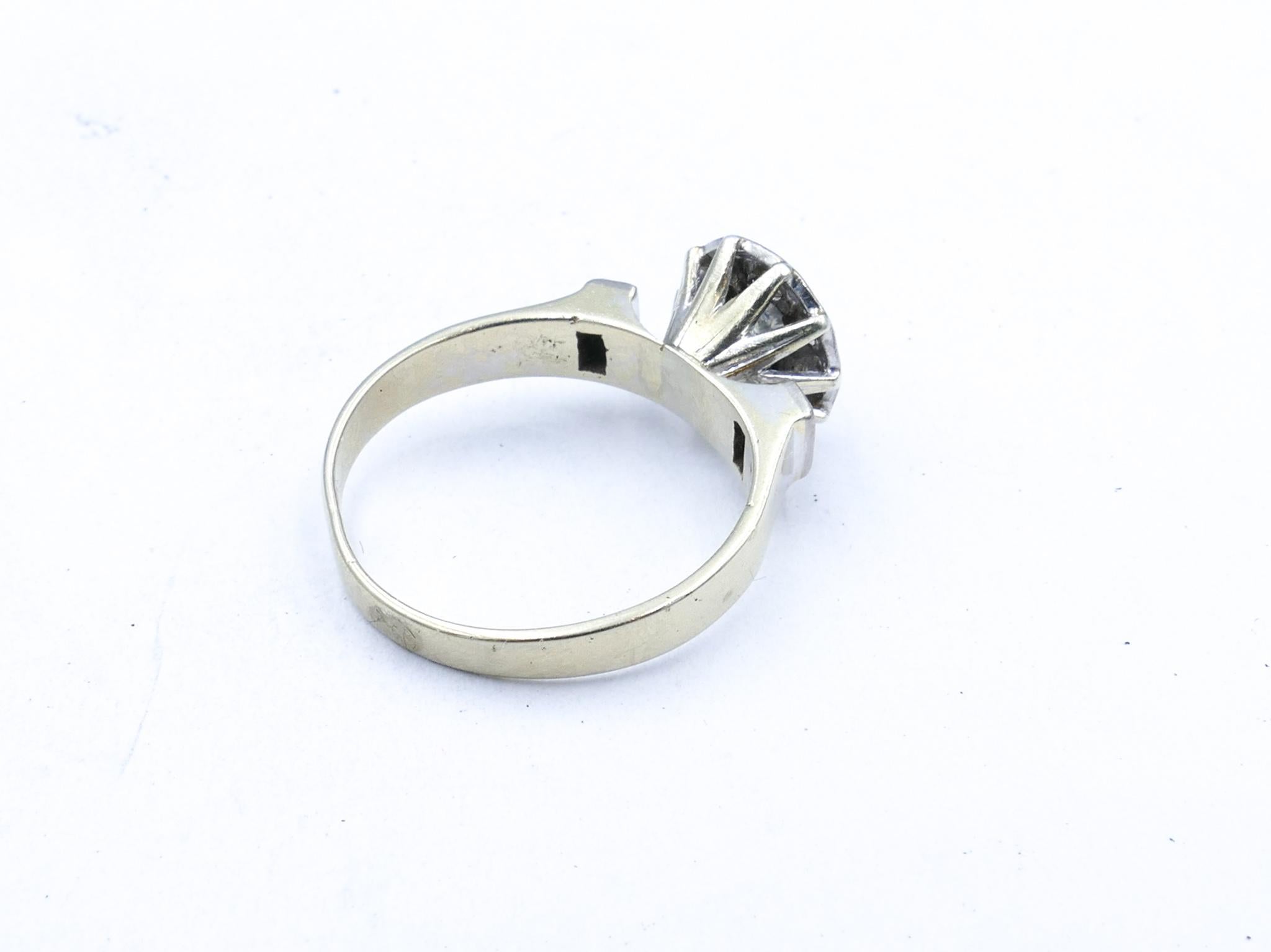 Round Cut Antique 18ct White Gold Diamond Posy Ring For Sale