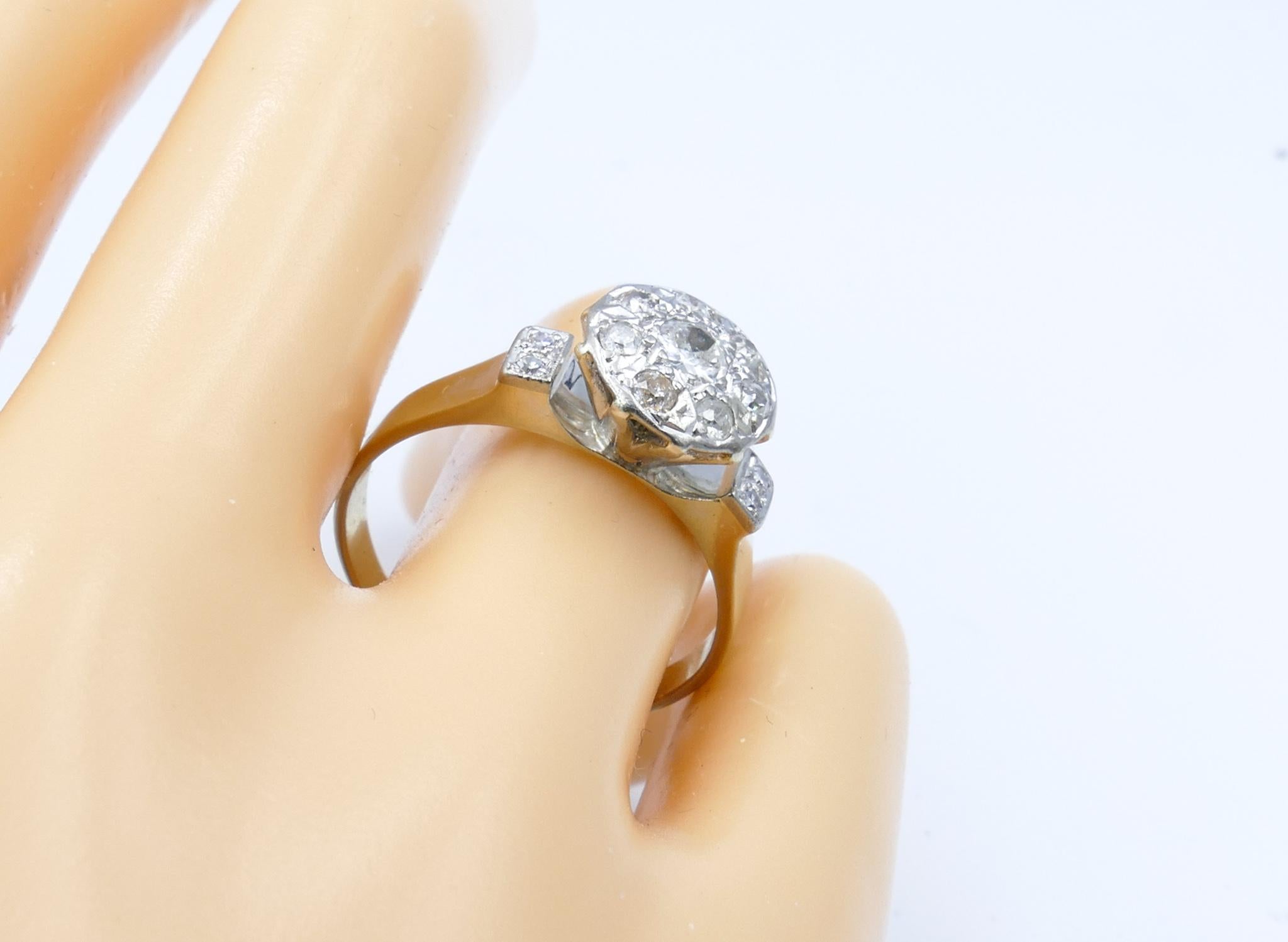 Antique 18ct White Gold Diamond Posy Ring In Excellent Condition For Sale In Splitter's Creek, NSW
