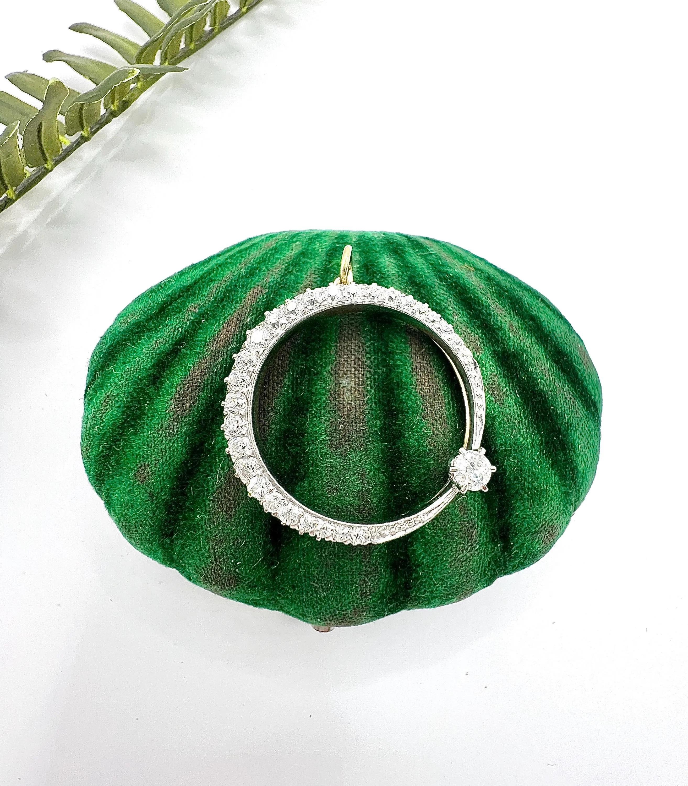 Antique 18ct White Gold, Edwardian 1.50 Carat Diamond Crescent Moon Pendant For Sale 3