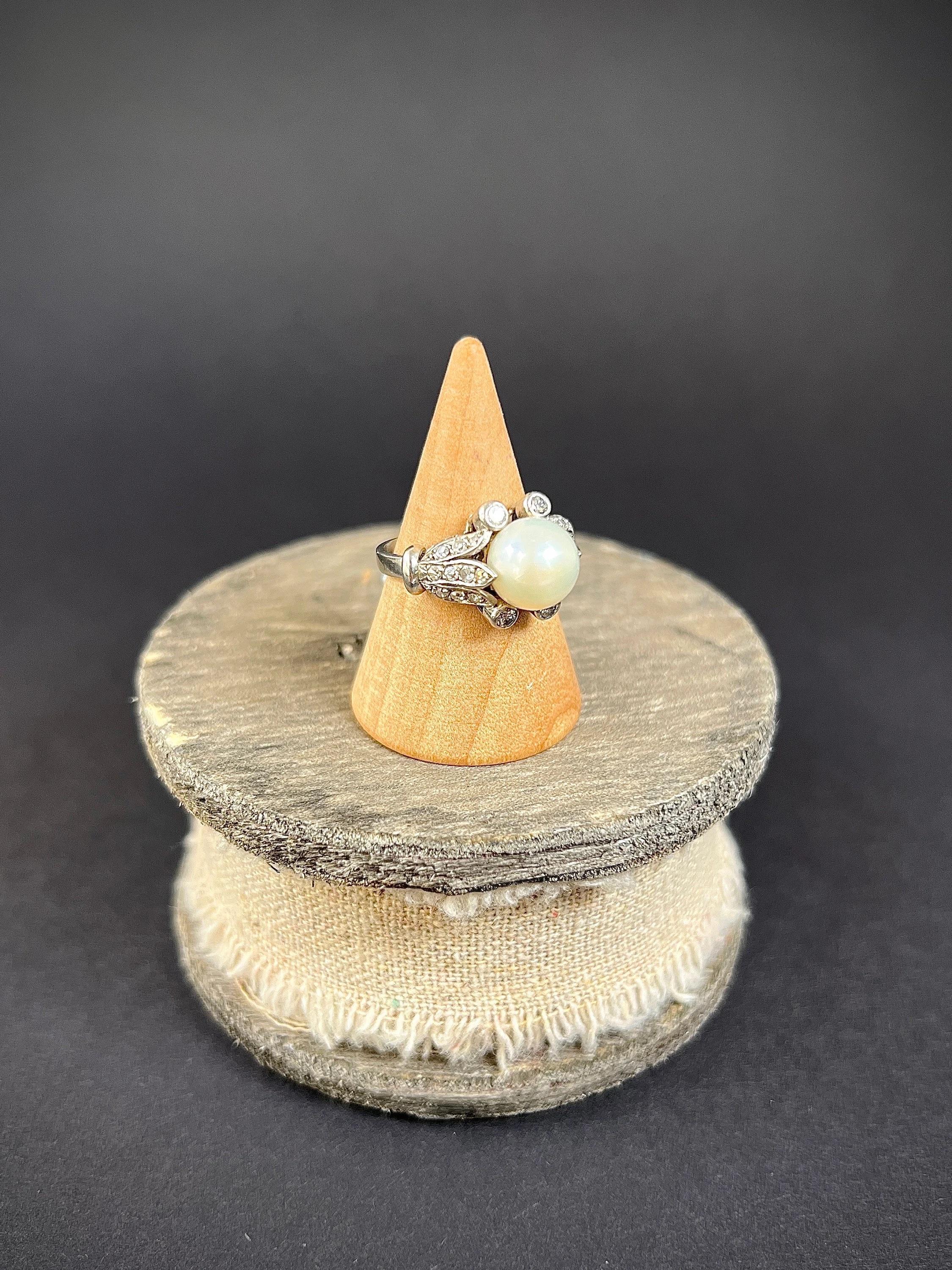 Antique 18ct White Gold Edwardian Cultured Pearl & Old European Cut Diamond Ring In Good Condition For Sale In Brighton, GB