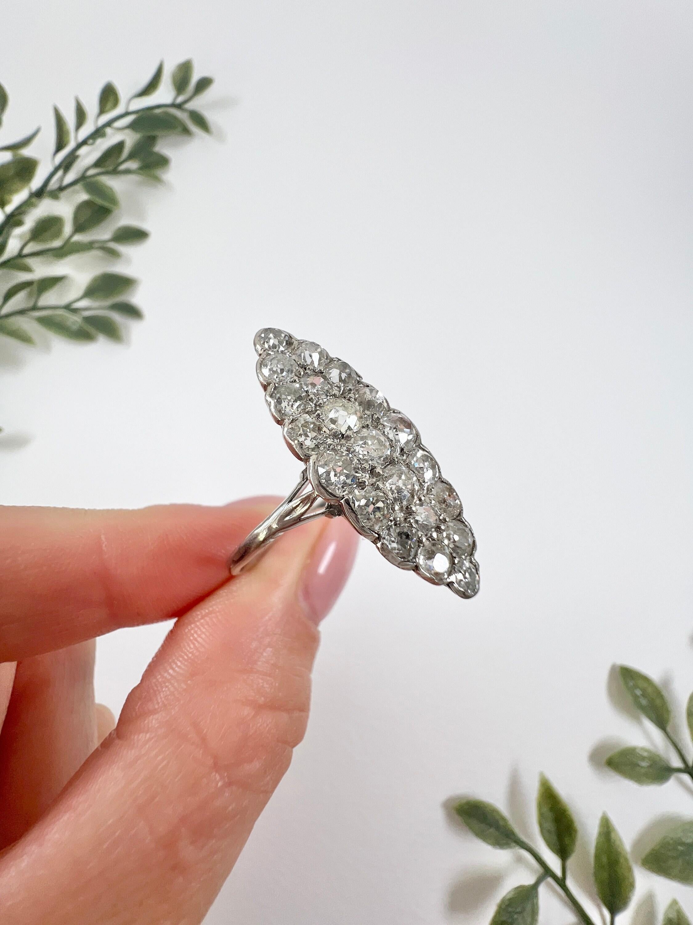 Édouardien Bague ancienne en or blanc 18 ct, Edwardienne, avec marquise et navette en diamant en vente