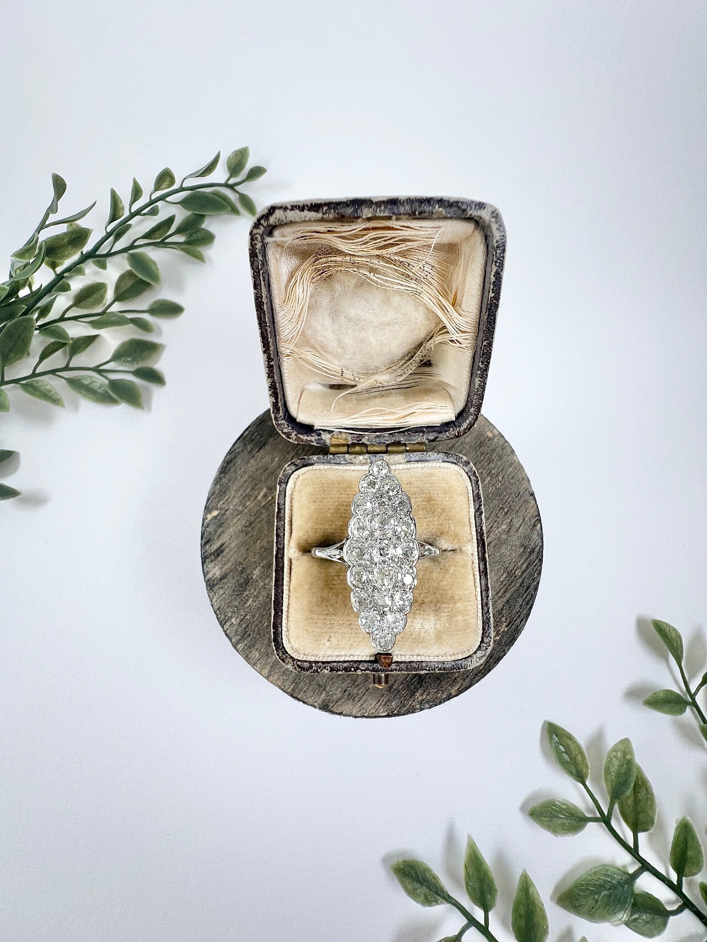 Bague ancienne en or blanc 18 ct, Edwardienne, avec marquise et navette en diamant Bon état - En vente à Brighton, GB