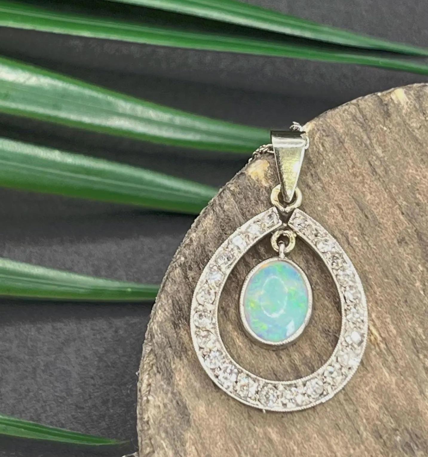 Antique 18ct White Gold Edwardian Opal & Diamond Pendant In Good Condition For Sale In Brighton, GB