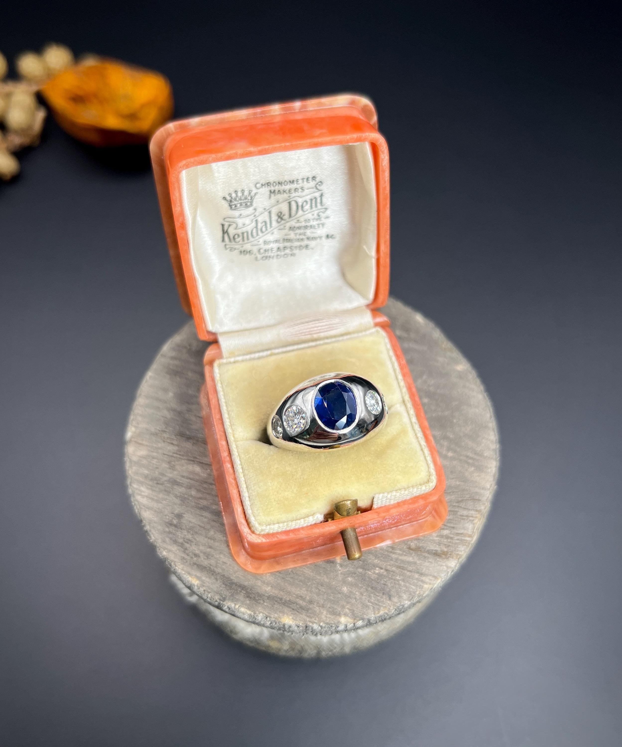 Women's or Men's Antique 18ct White Gold French Stamped, 1920s Sapphire and Diamond Bombe Ring For Sale
