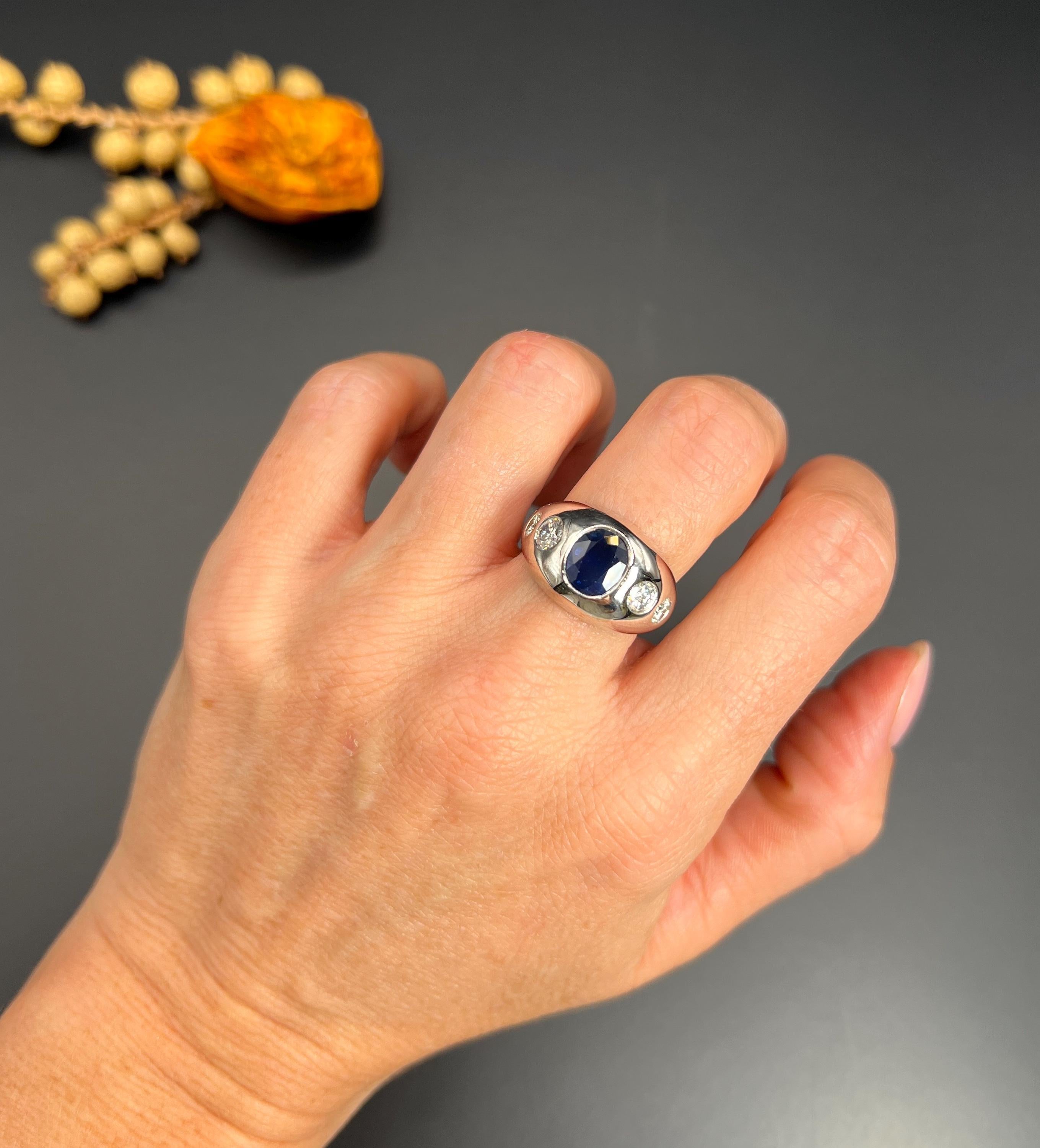 Antique 18ct White Gold French Stamped, 1920s Sapphire and Diamond Bombe Ring For Sale 2