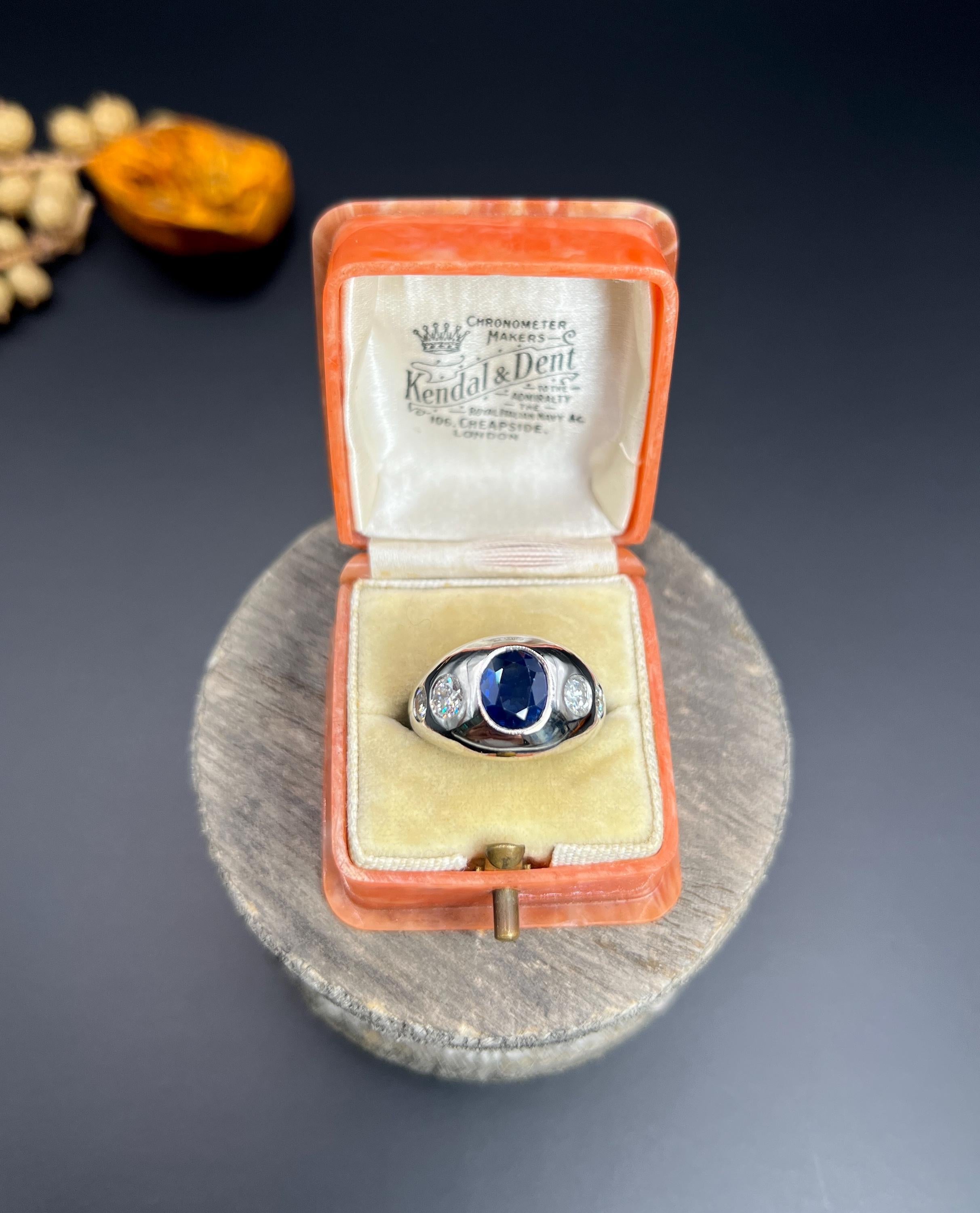 Antique 18ct White Gold French Stamped, 1920s Sapphire and Diamond Bombe Ring For Sale 4