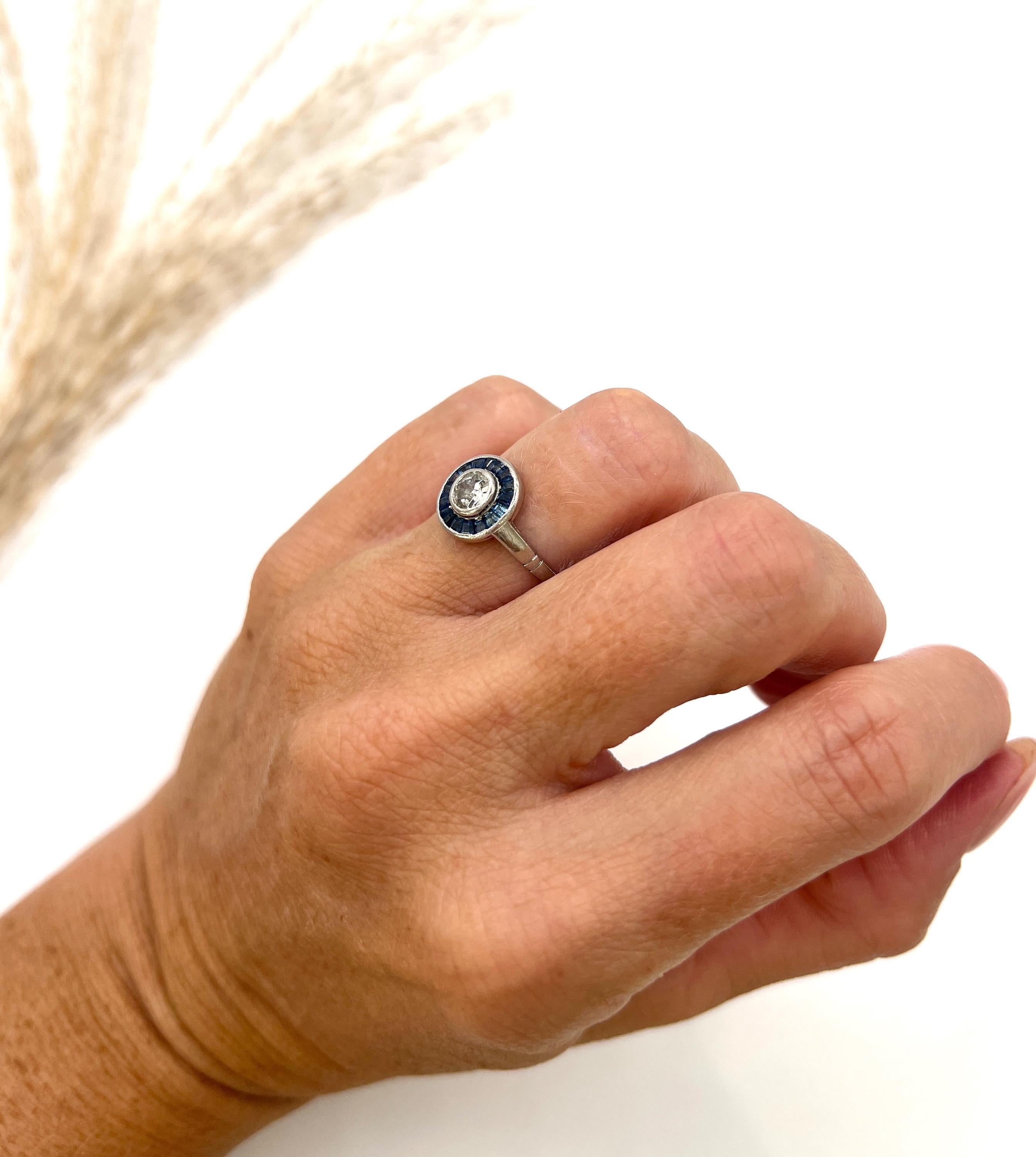 Taille vieille Europe Bague ancienne en or blanc 18ct et platine, 0,35 carat Art Deco saphir et diamant en vente