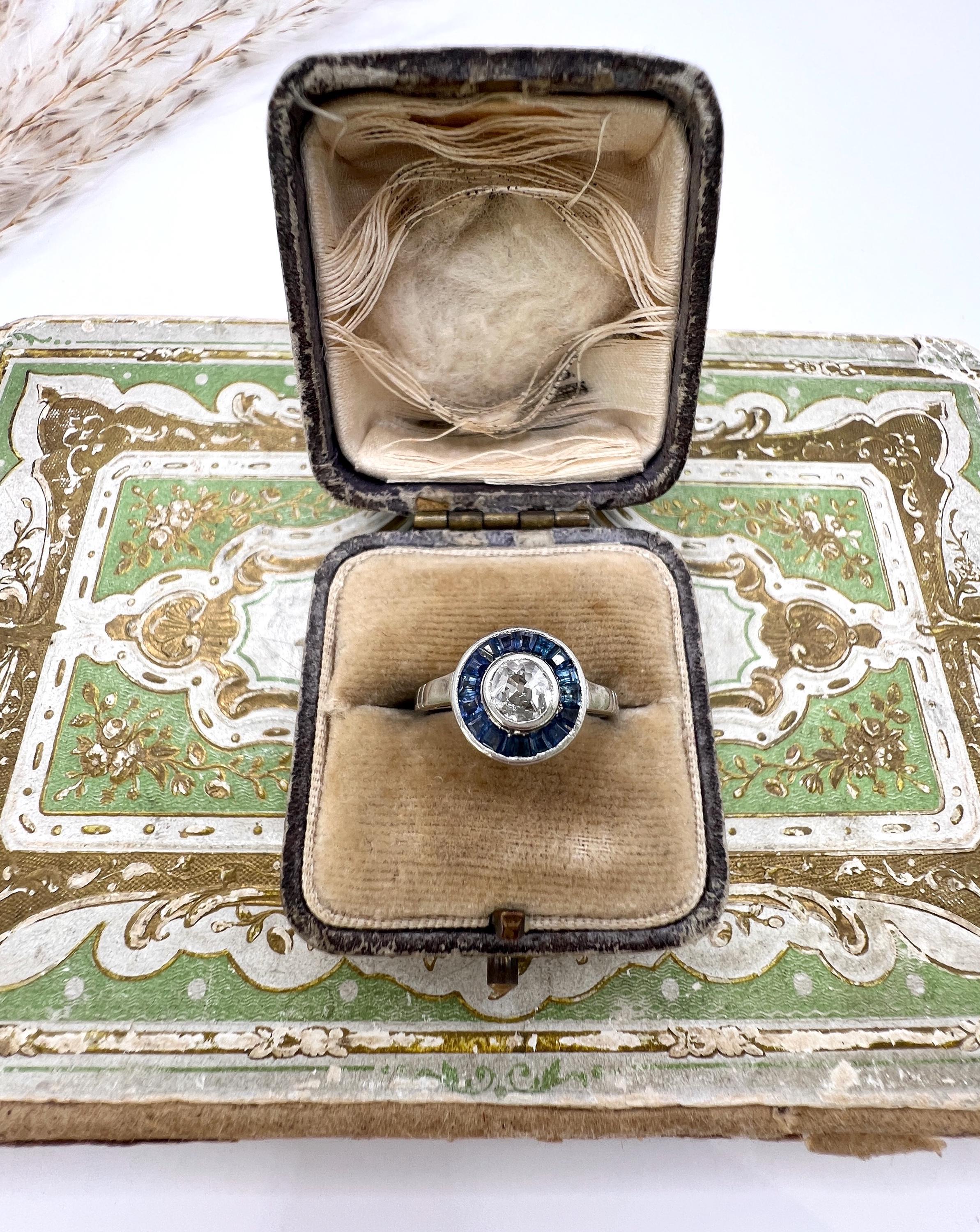 Bague ancienne en or blanc 18ct et platine, 0,35 carat Art Deco saphir et diamant Bon état - En vente à Brighton, GB