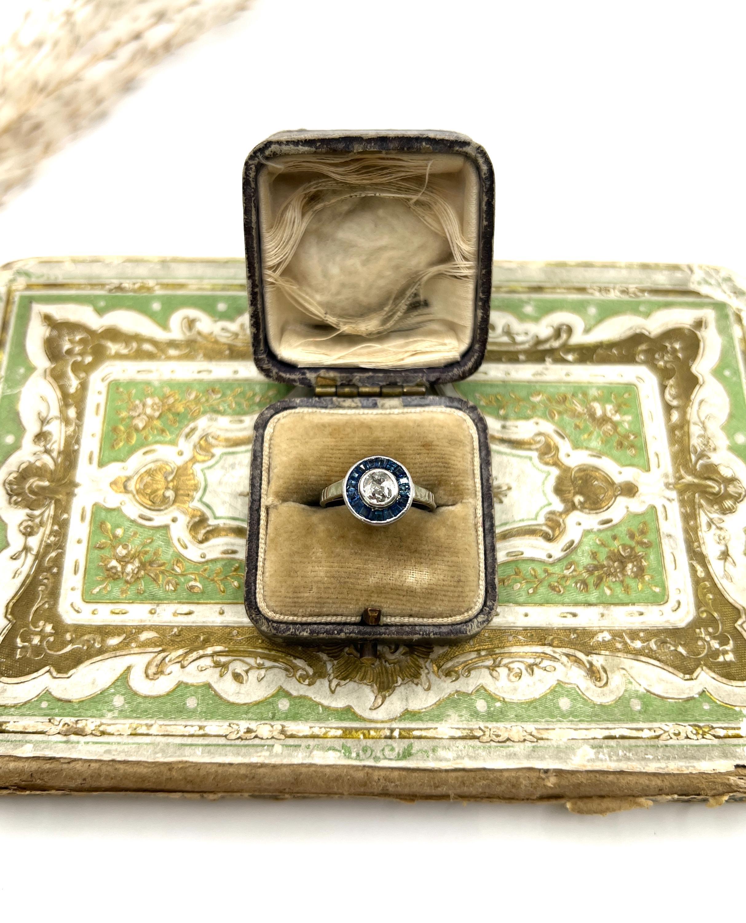 Bague ancienne en or blanc 18ct et platine, 0,35 carat Art Deco saphir et diamant Unisexe en vente