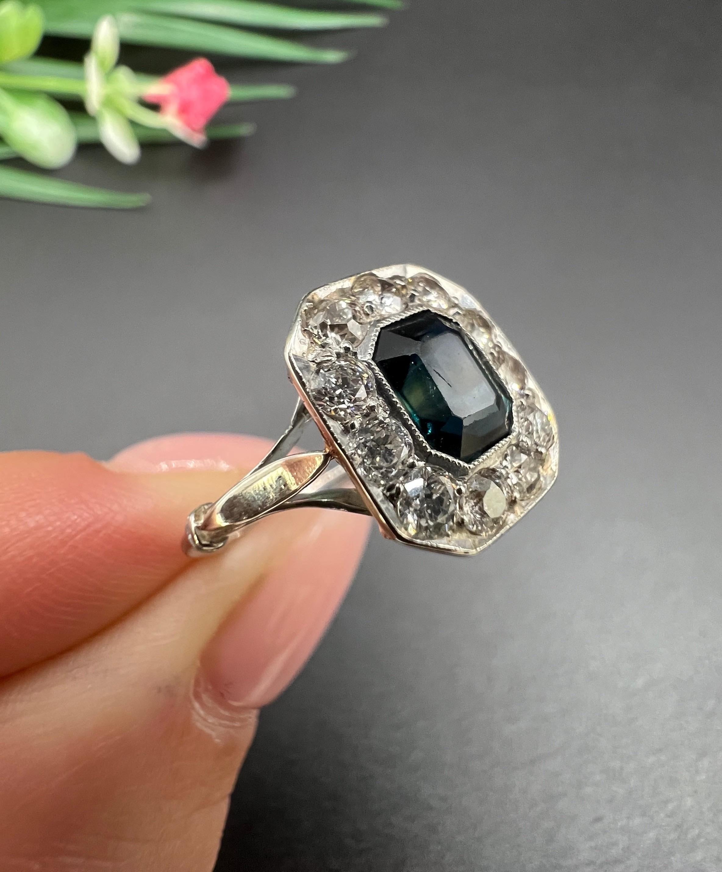Bague ancienne en or blanc 18ct et platine, Art déco, saphir et diamant en grappe en vente 3