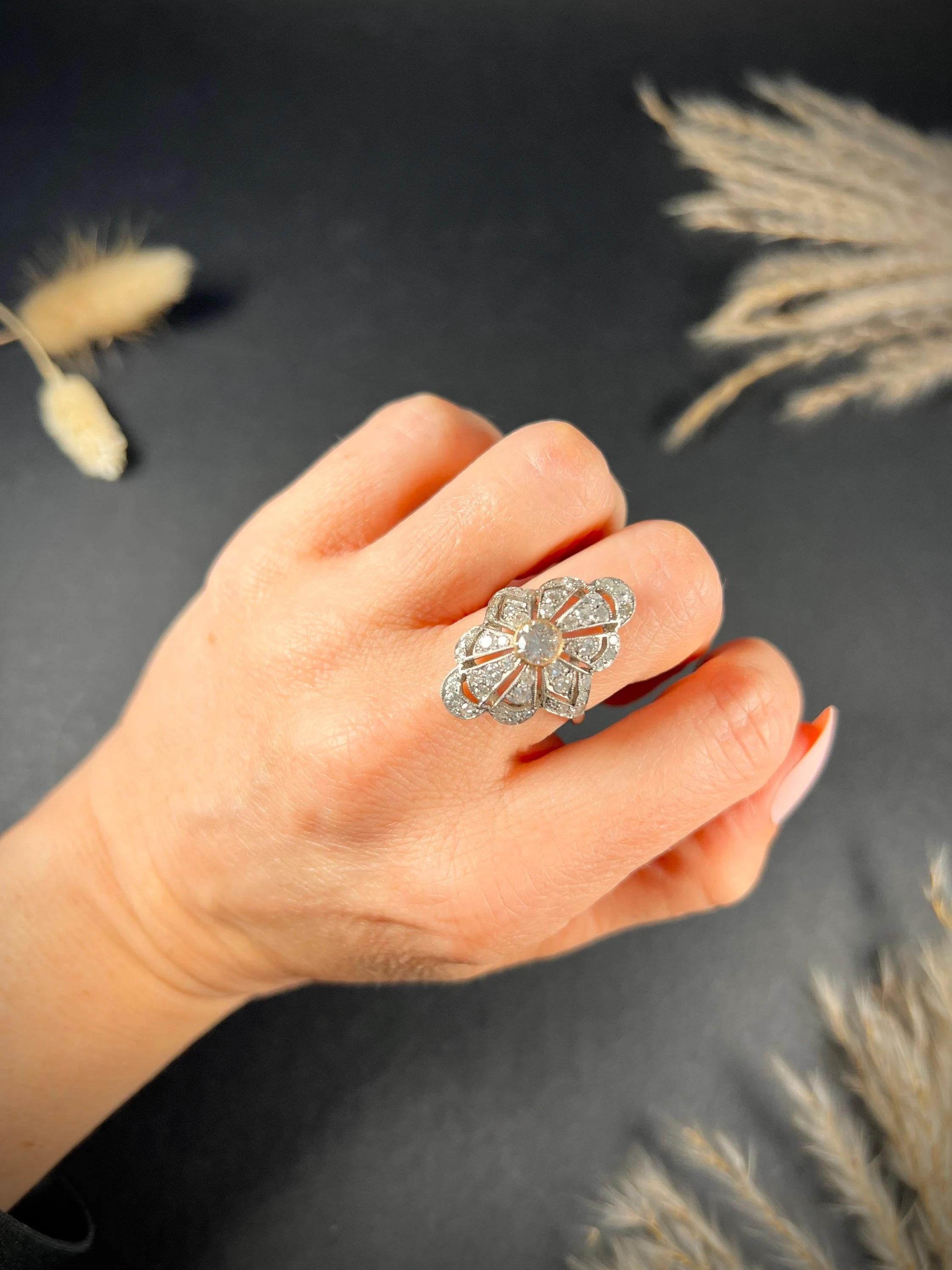Taille vieille Europe Bague Upfinger Art déco en or blanc 18 carats et platine en vente