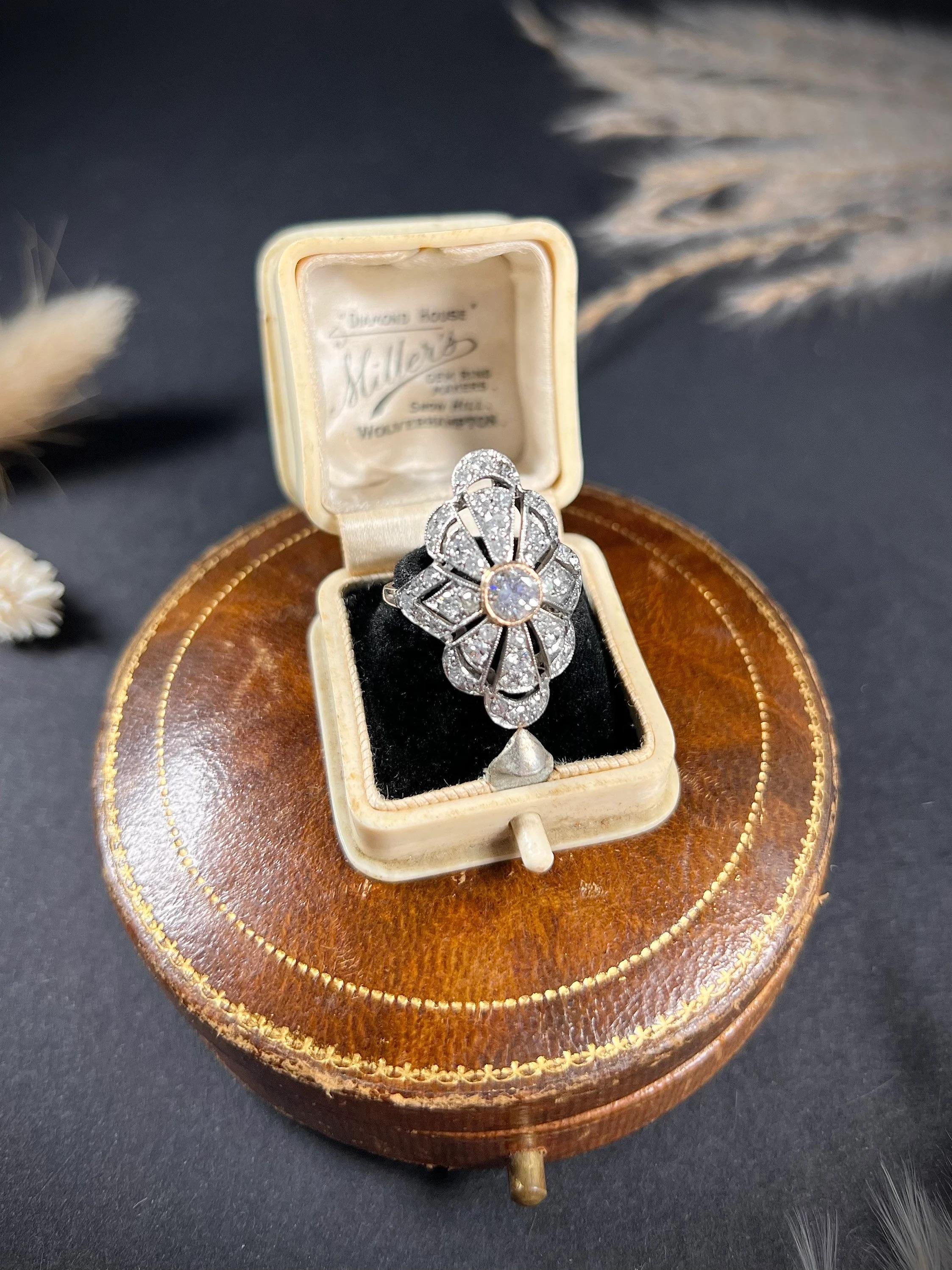 Antique 18ct White Gold & Platinum Art Deco Upfinger Diamond Ring For Sale 1