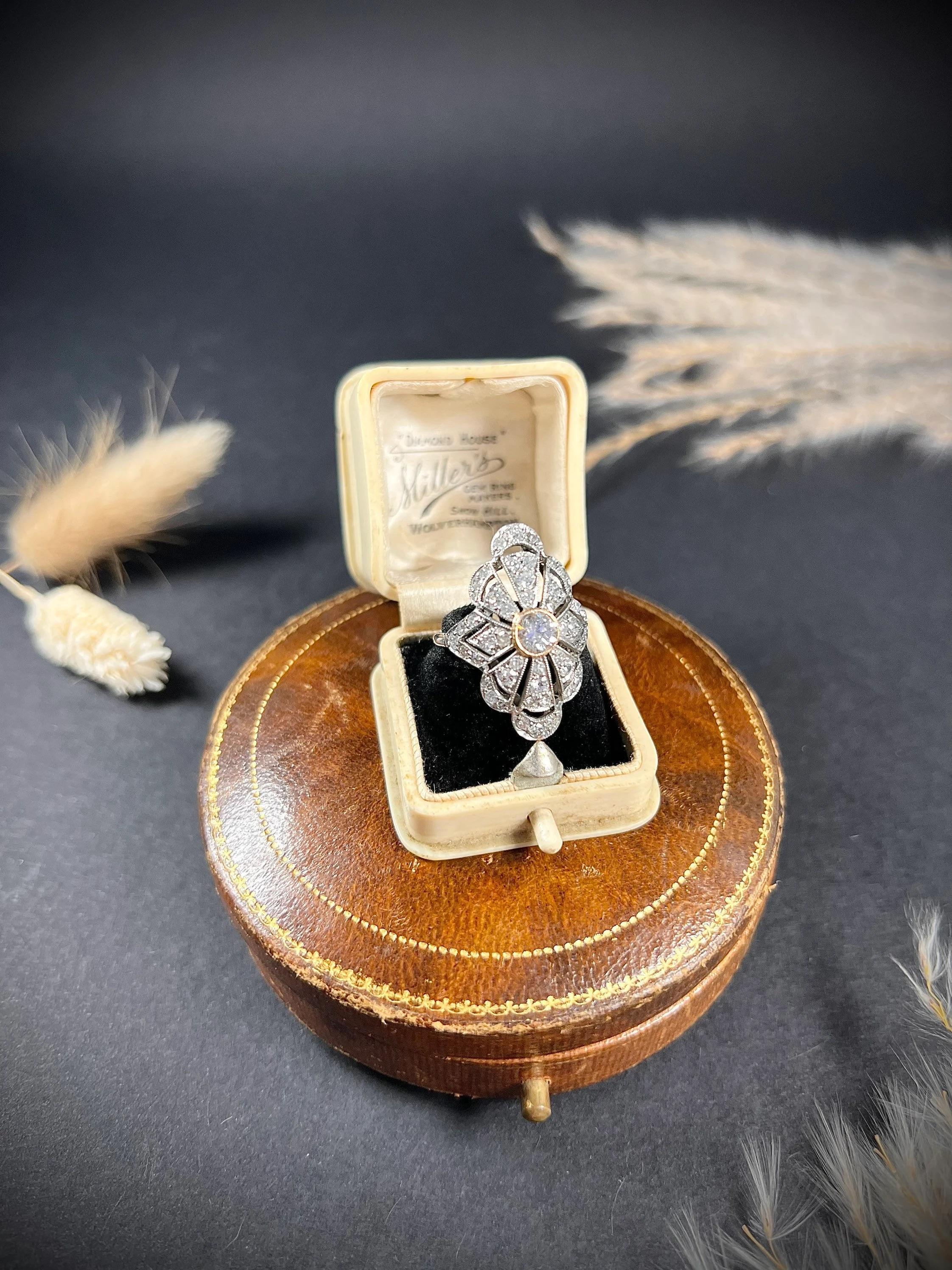Antique 18ct White Gold & Platinum Art Deco Upfinger Diamond Ring For Sale 2