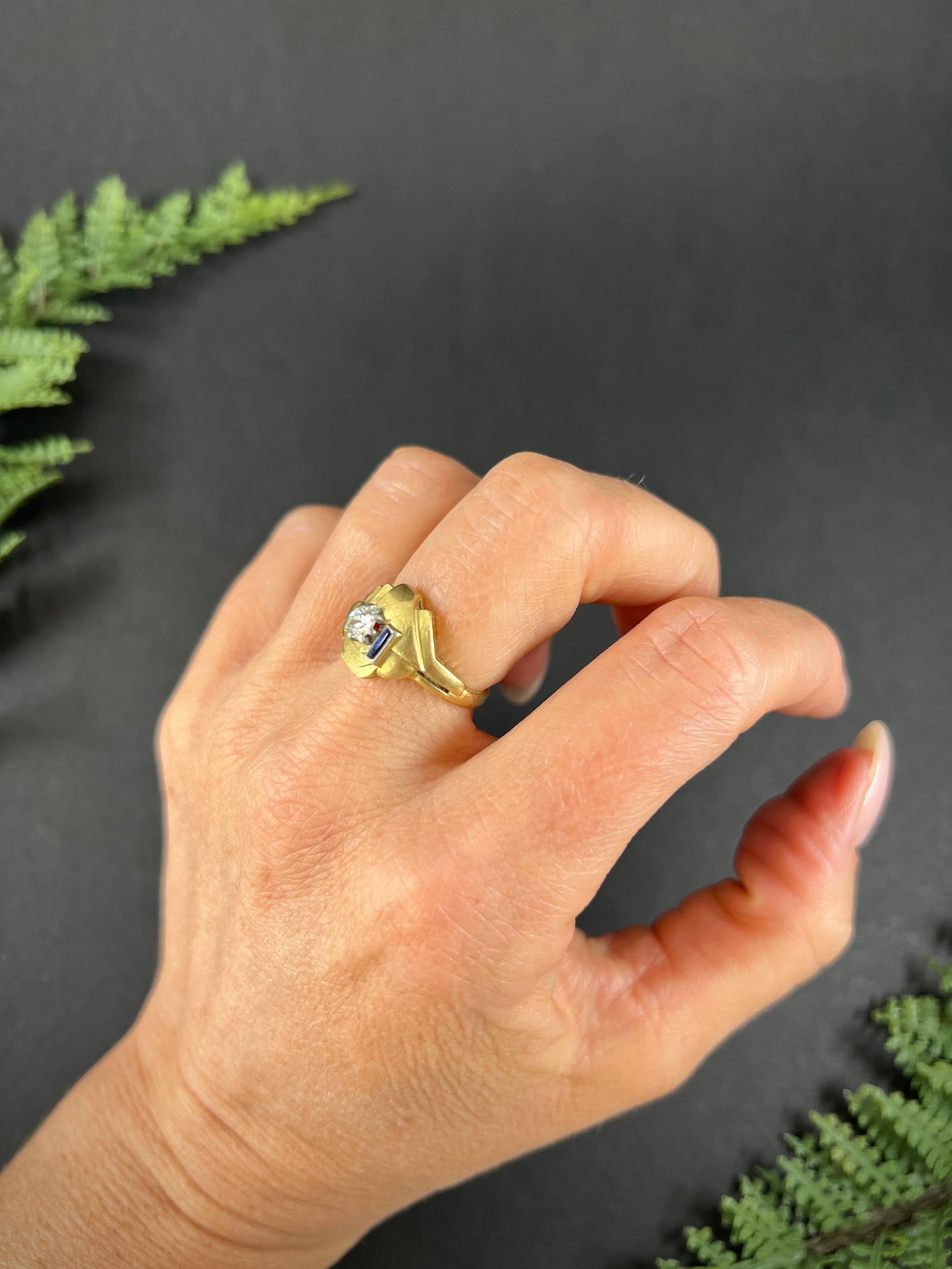 Women's or Men's Antique 18ct Yellow Gold, 1920s Art Deco Sapphire & Diamond Geometric Ring For Sale