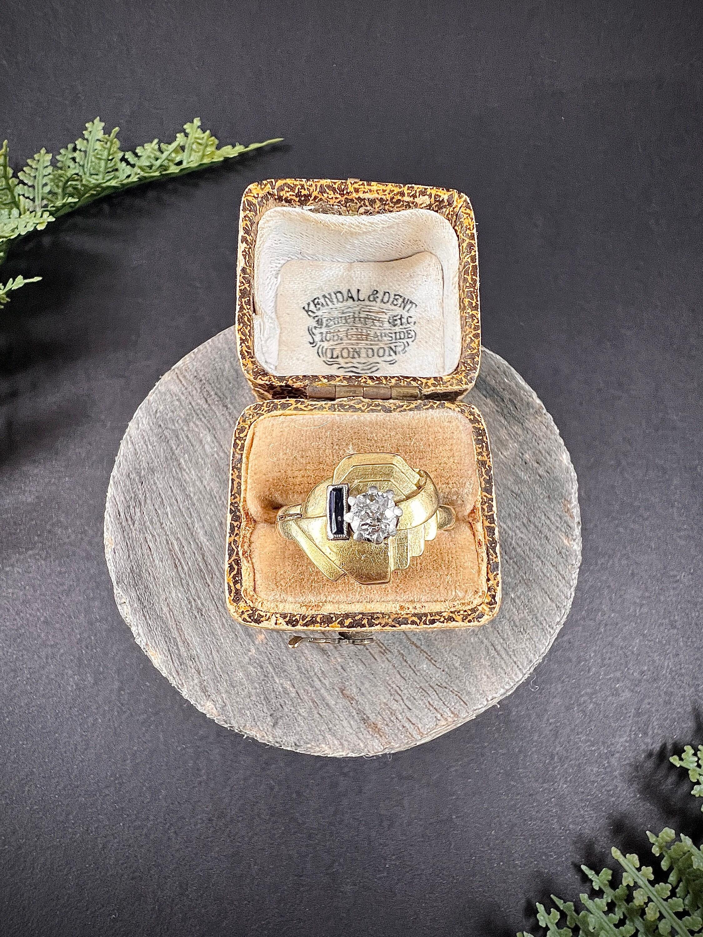 Antique 18ct Yellow Gold, 1920s Art Deco Sapphire & Diamond Geometric Ring For Sale 2