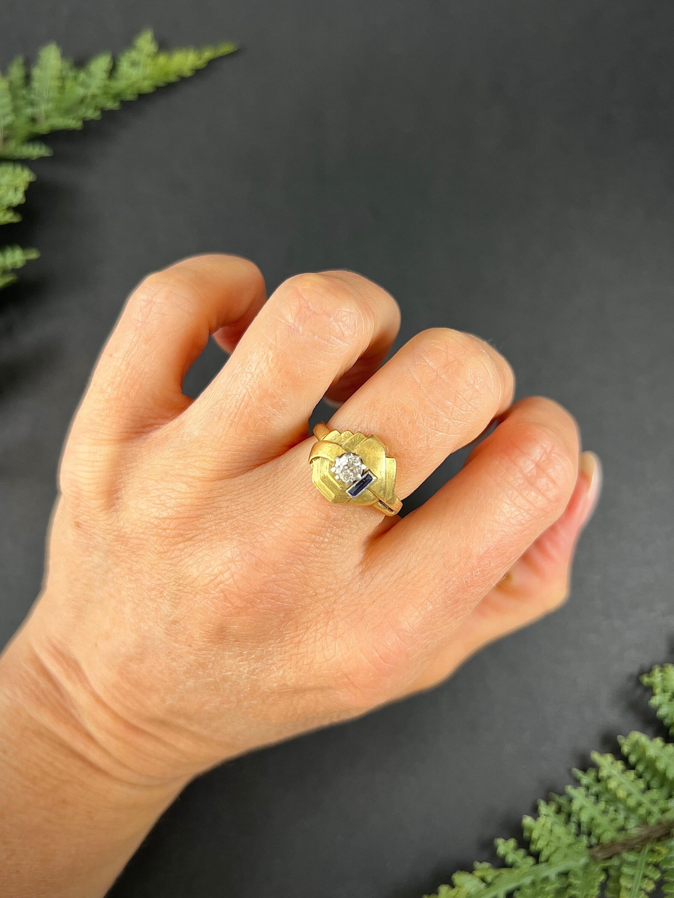 Antique 18ct Yellow Gold, 1920s Art Deco Sapphire & Diamond Geometric Ring For Sale 4
