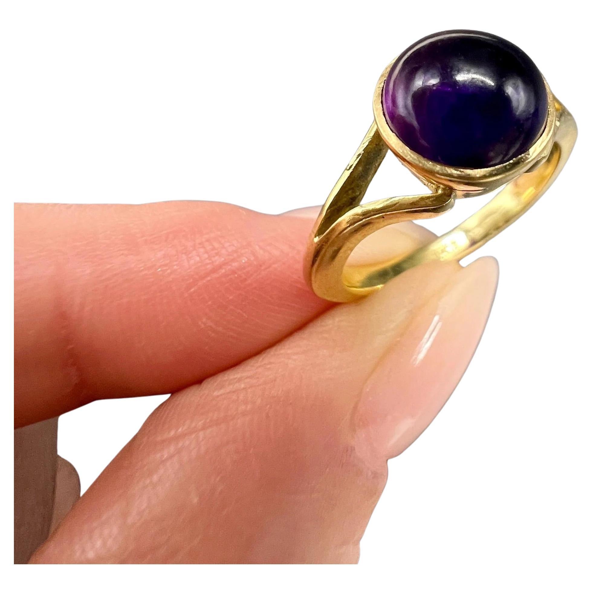 Antique 18ct Yellow Gold, 1920s Cabochon Amethyst Ring with Split Shoulders