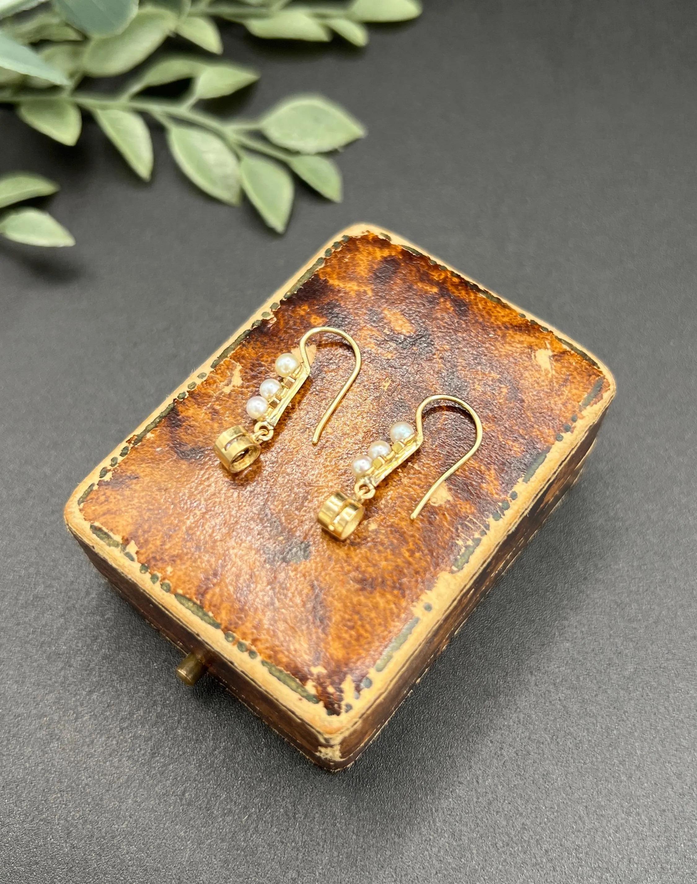 Antichi orecchini a goccia in oro giallo 18ct, 1920, con diamanti e perle in vendita 4