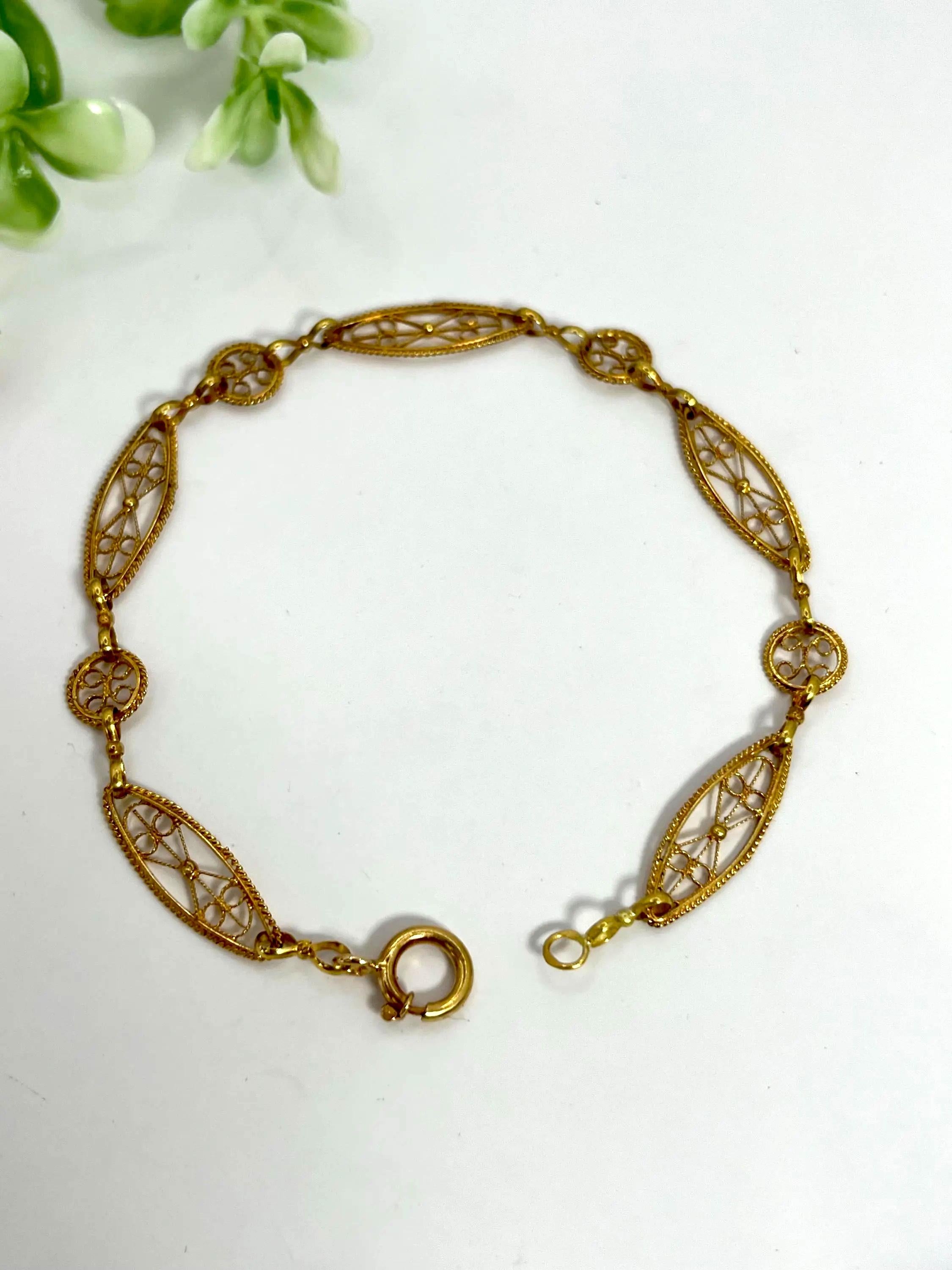 Bracelet décoratif en or jaune 18ct, années 1920, avec des liens fantaisie en vente 7
