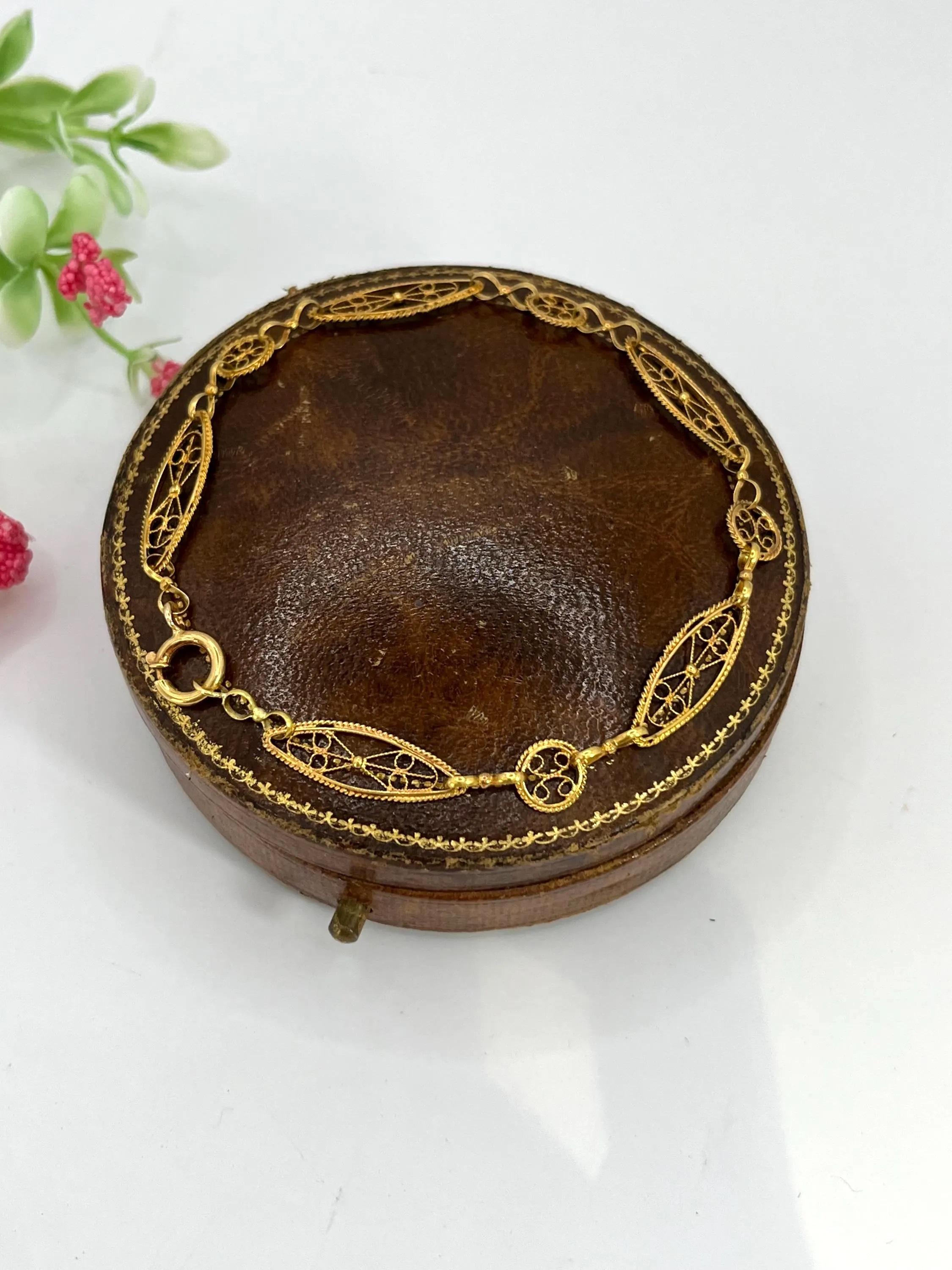 Bracelet décoratif en or jaune 18ct, années 1920, avec des liens fantaisie Unisexe en vente