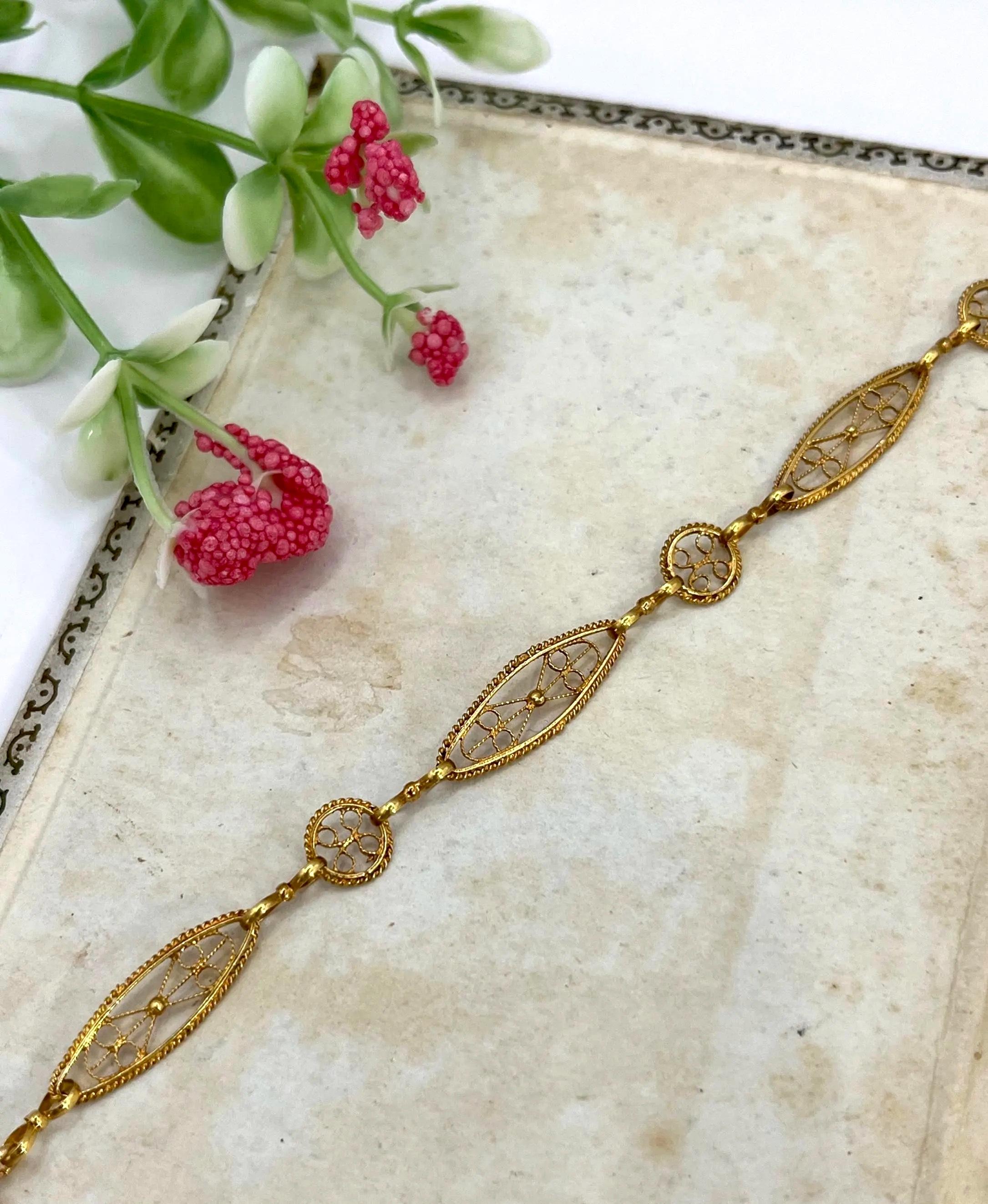 Bracelet décoratif en or jaune 18ct, années 1920, avec des liens fantaisie en vente 4