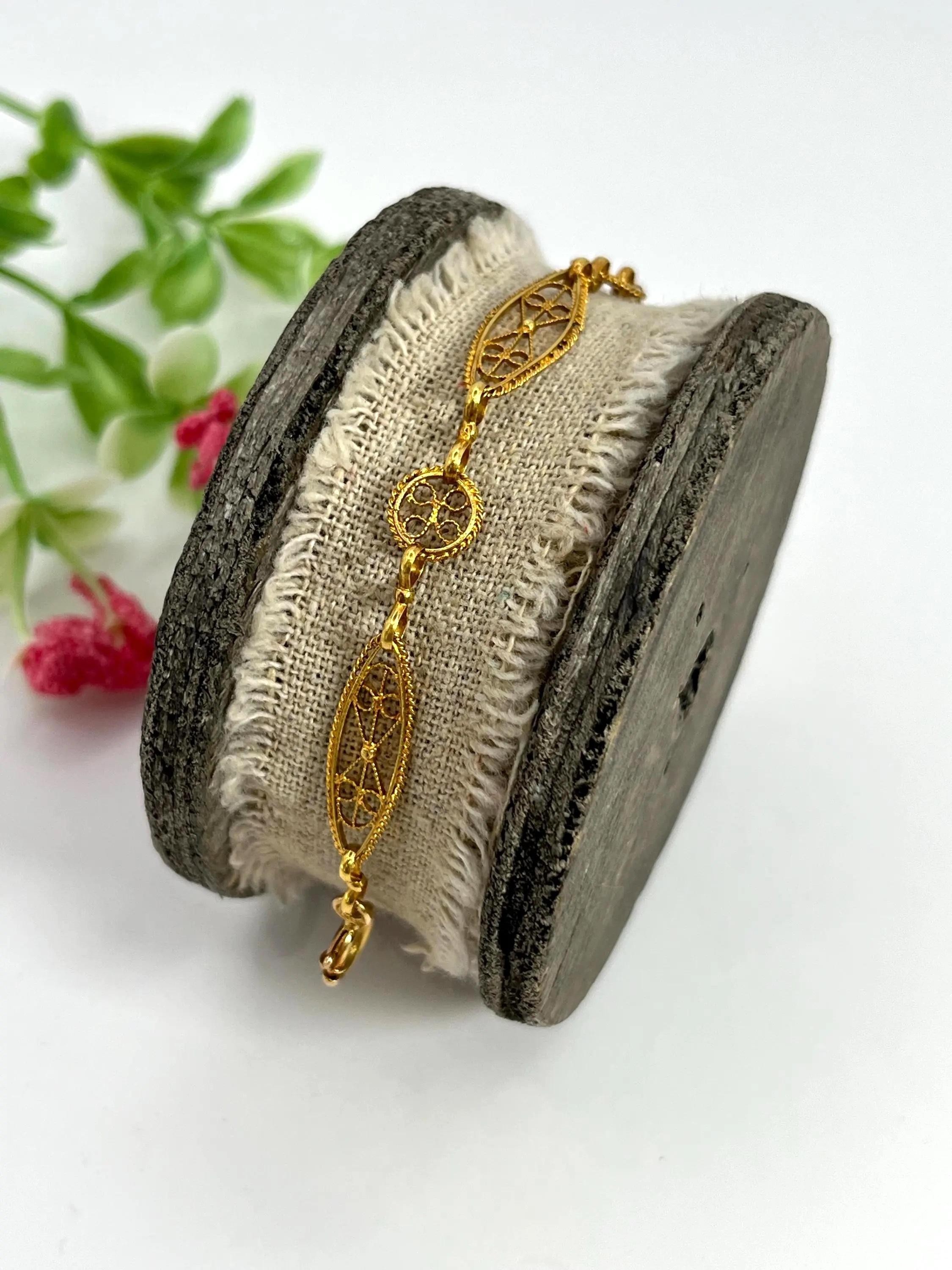 Bracelet décoratif en or jaune 18ct, années 1920, avec des liens fantaisie en vente 5