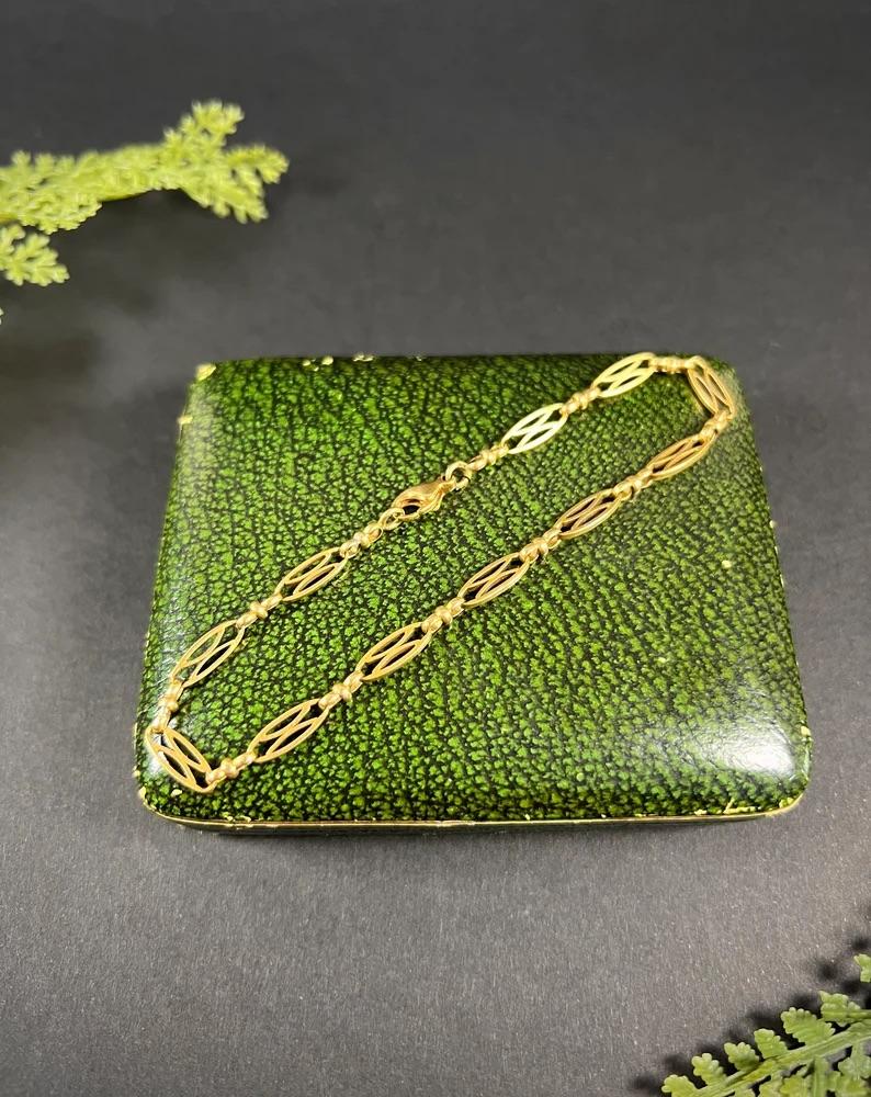Antique 18ct Yellow Gold, 1920s Fancy Oval Link Bracelet with Lobster Clasp For Sale 7