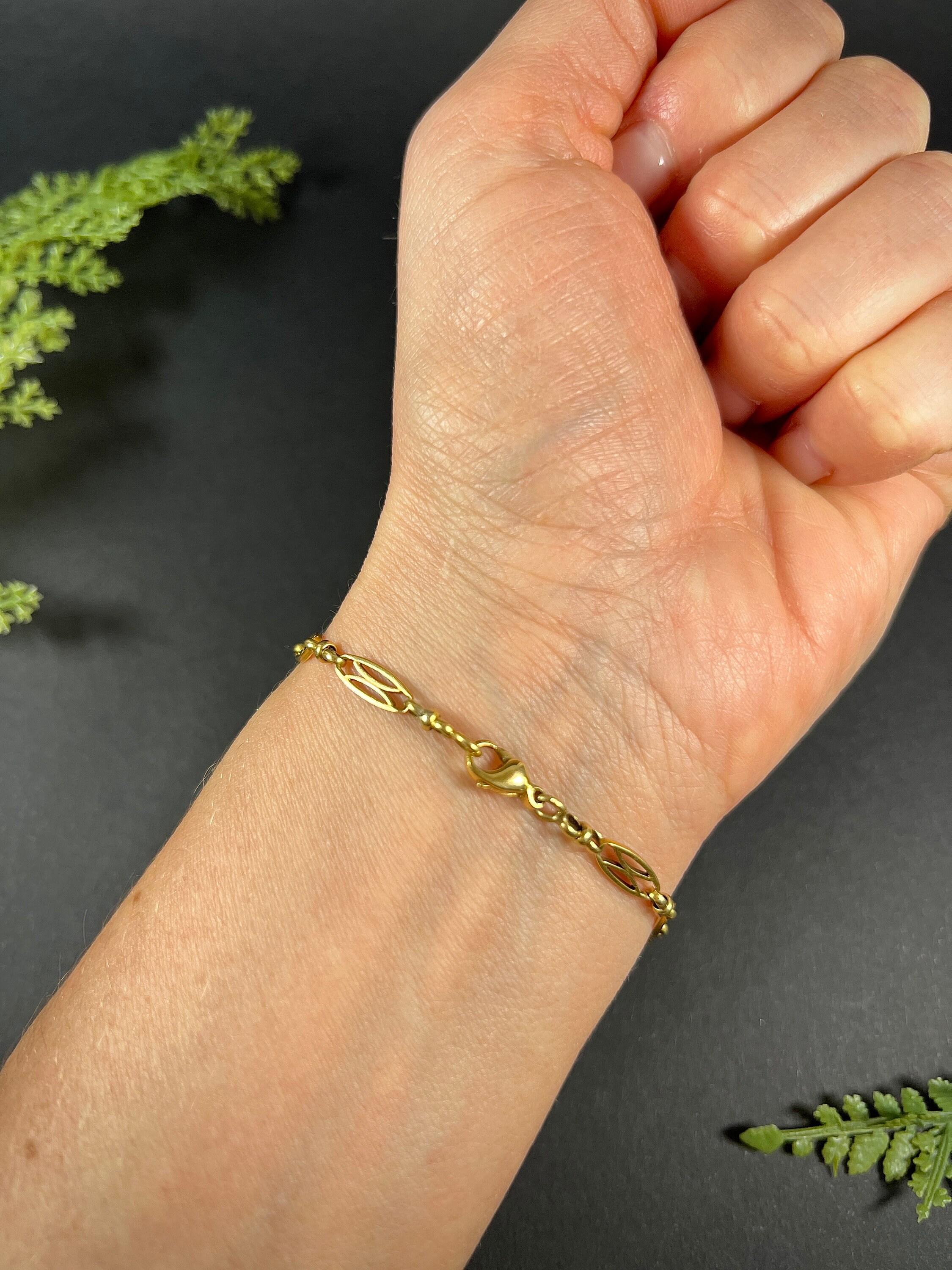 Antique 18ct Yellow Gold, 1920s Fancy Oval Link Bracelet with Lobster Clasp In Good Condition For Sale In Brighton, GB