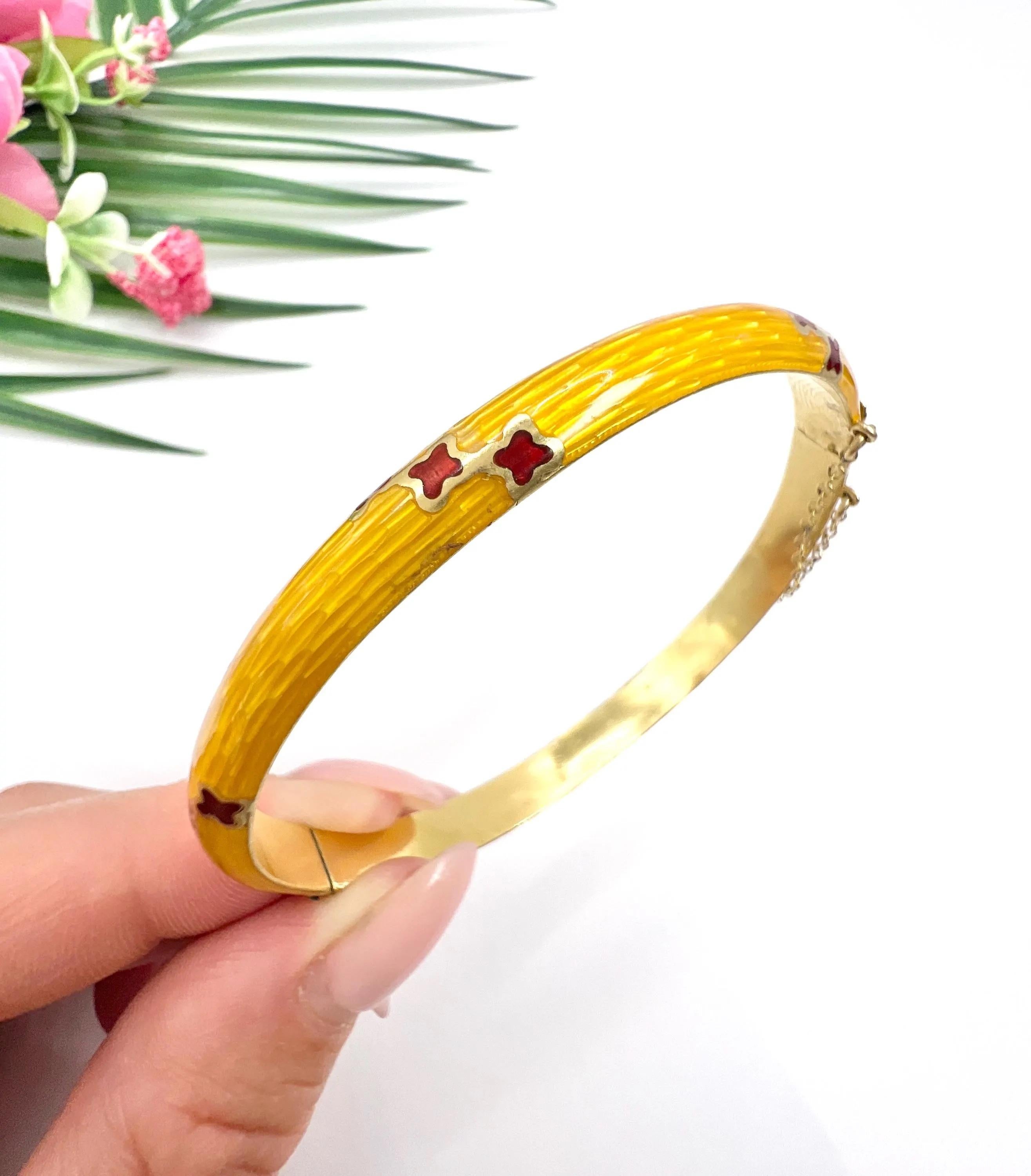 Antique 18ct Yellow Gold, 1920s Yellow Guilloche Enamel Bangle For Sale 1
